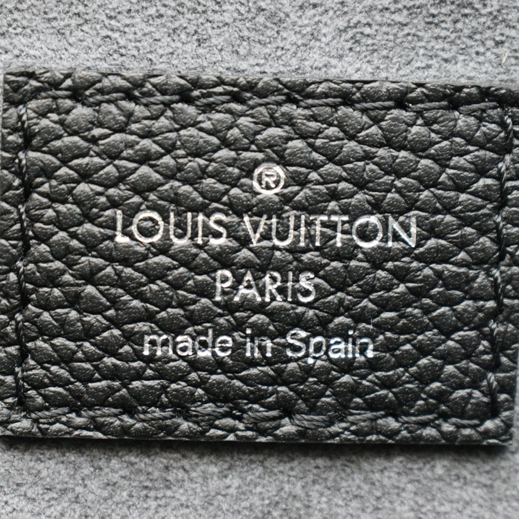 LOUIS VUITTON Beaubourg Mahina Leather Hobo Shoulder Bag Black