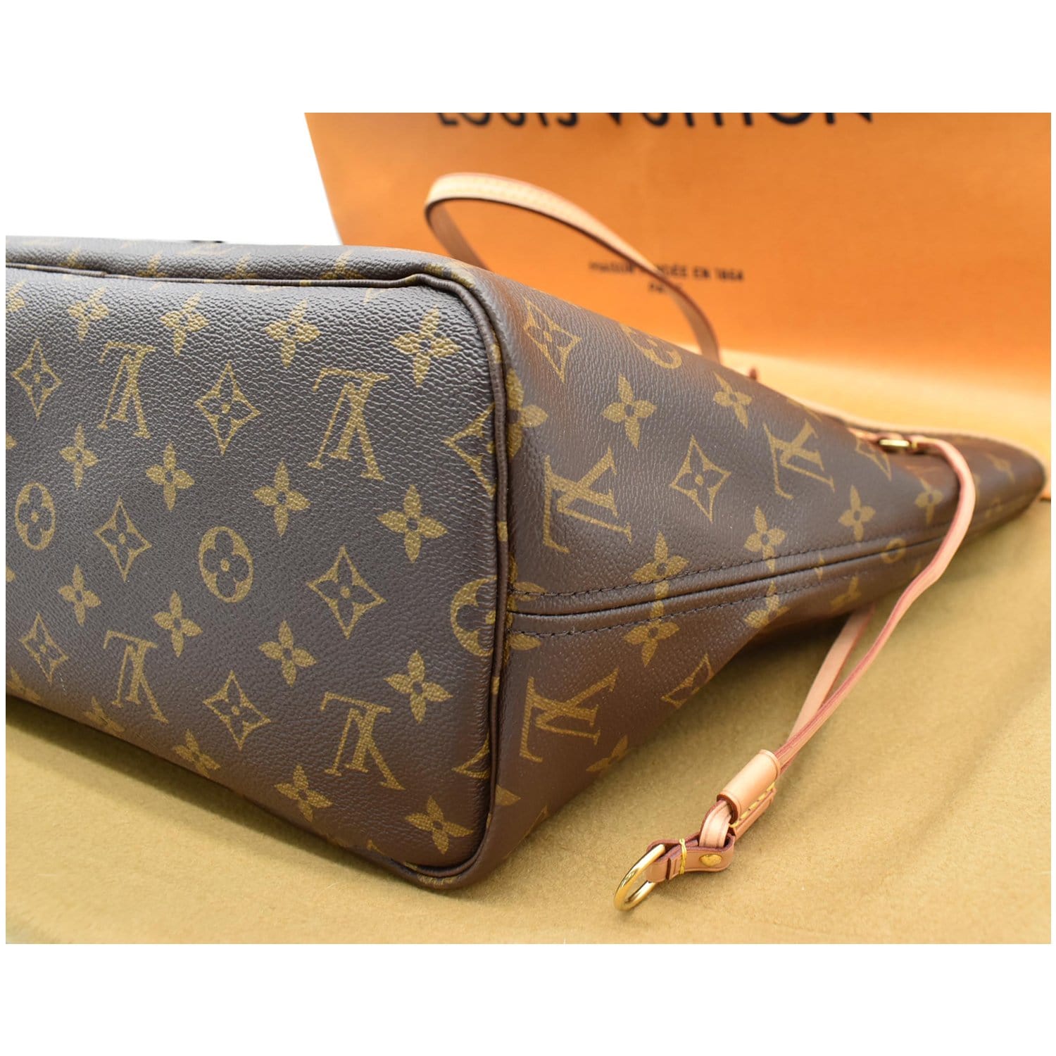 LOUIS VUITTON Neverfull MM Monogram Canvas Shoulder Bag Brown