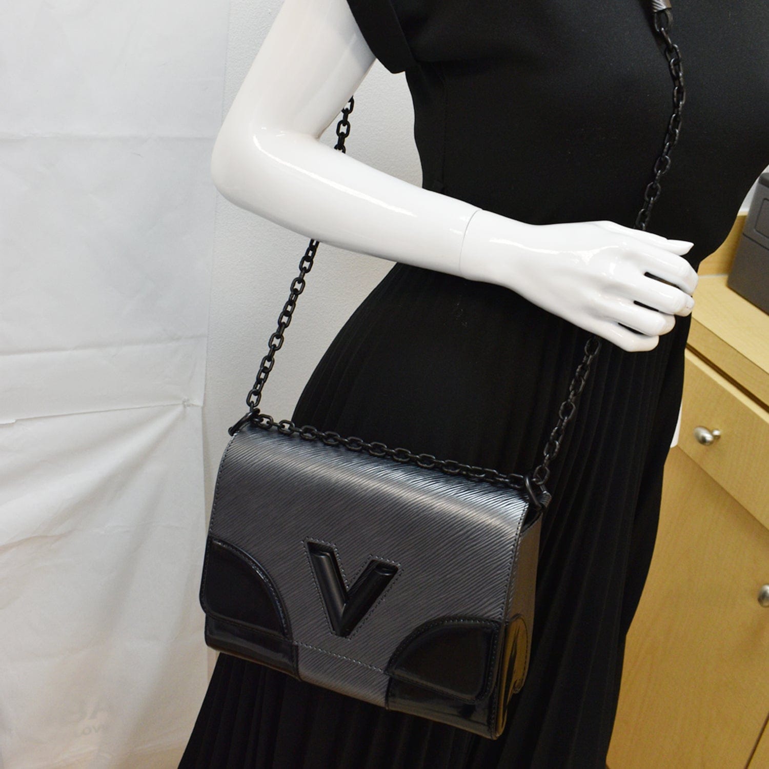 LOUIS VUITTON Twist MM Epi Patent Leather Shoulder Bag Silver