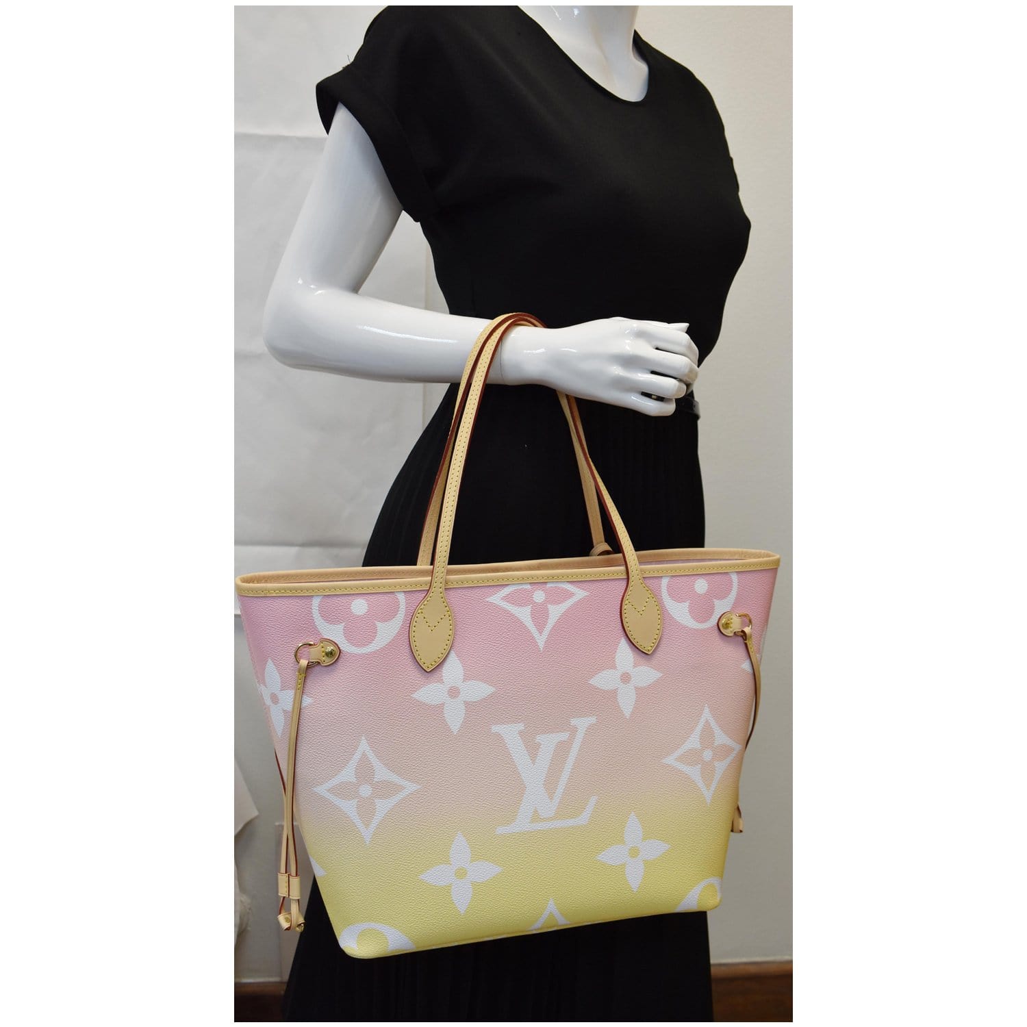 LOUIS VUITTON Neverfull MM Pool Monogram Giant Tote Shoulder Bag Light Pink