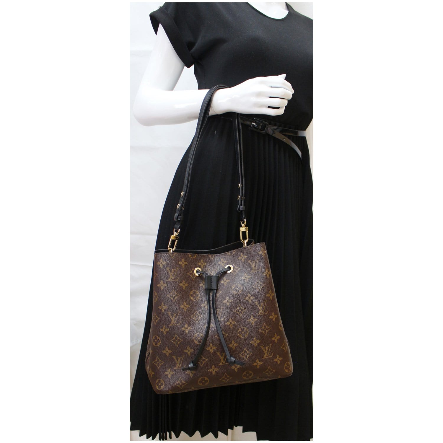 LOUIS VUITTON Neonoe Monogram Canvas Shoulder Bag Brown