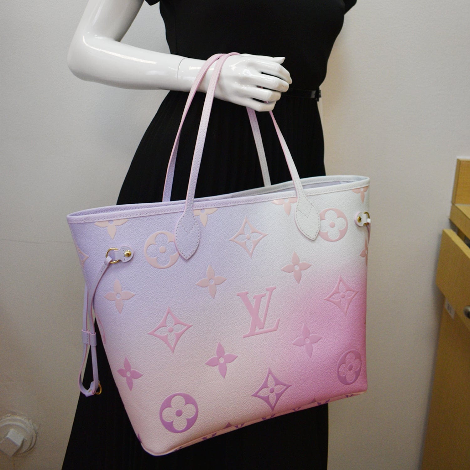LOUIS VUITTON Neverfull MM Monogram Canvas Tote Bag Sunrise Pastel