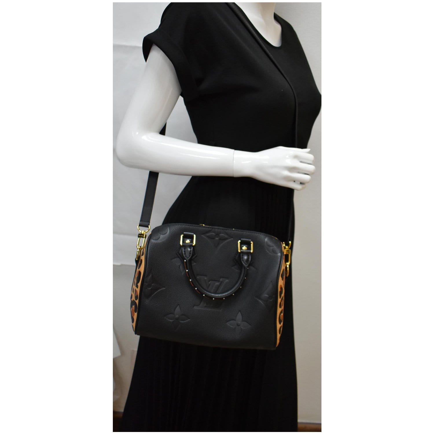 LOUIS VUITTON Speedy 25 Wild At Heart Leather Shoulder Bag Black