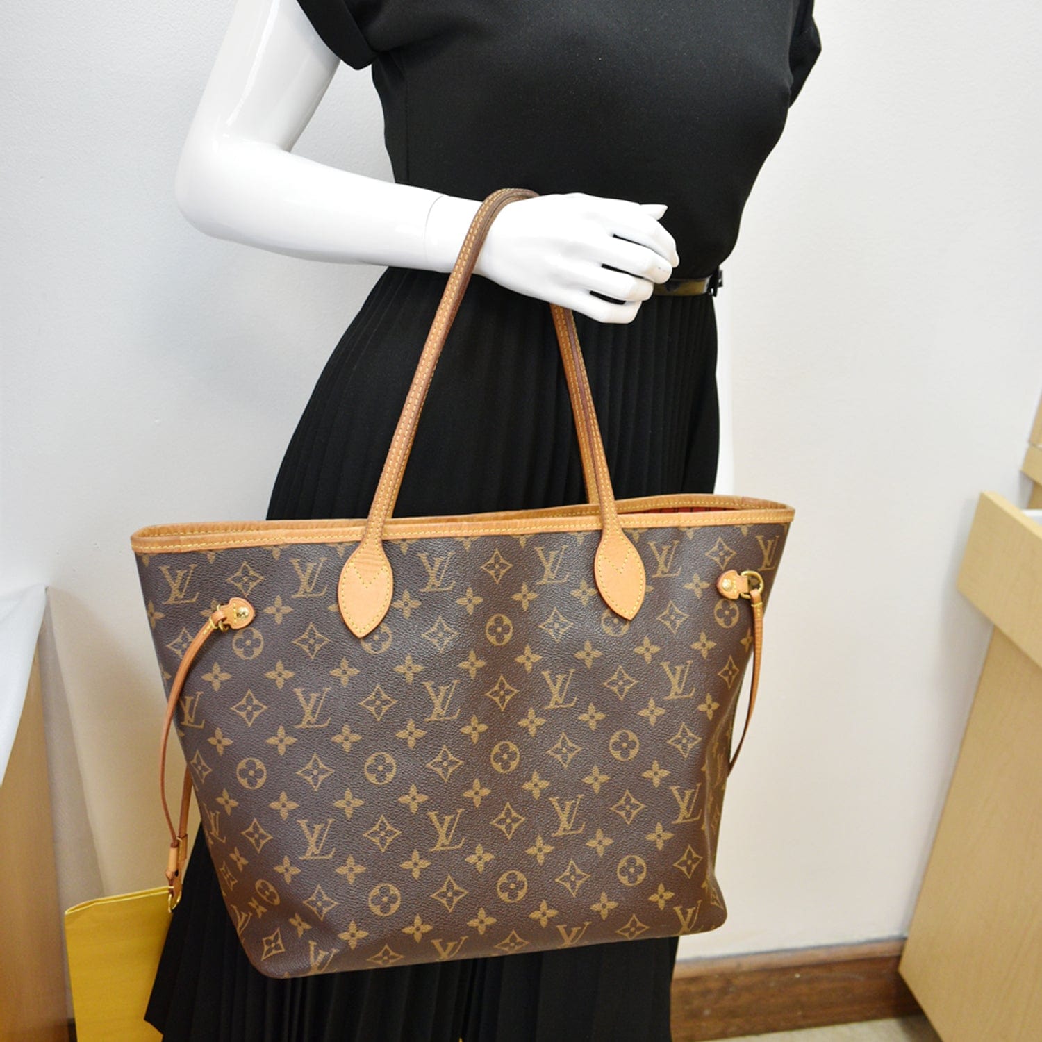 LOUIS VUITTON Neverfull MM Monogram Canvas Shoulder Bag Brown