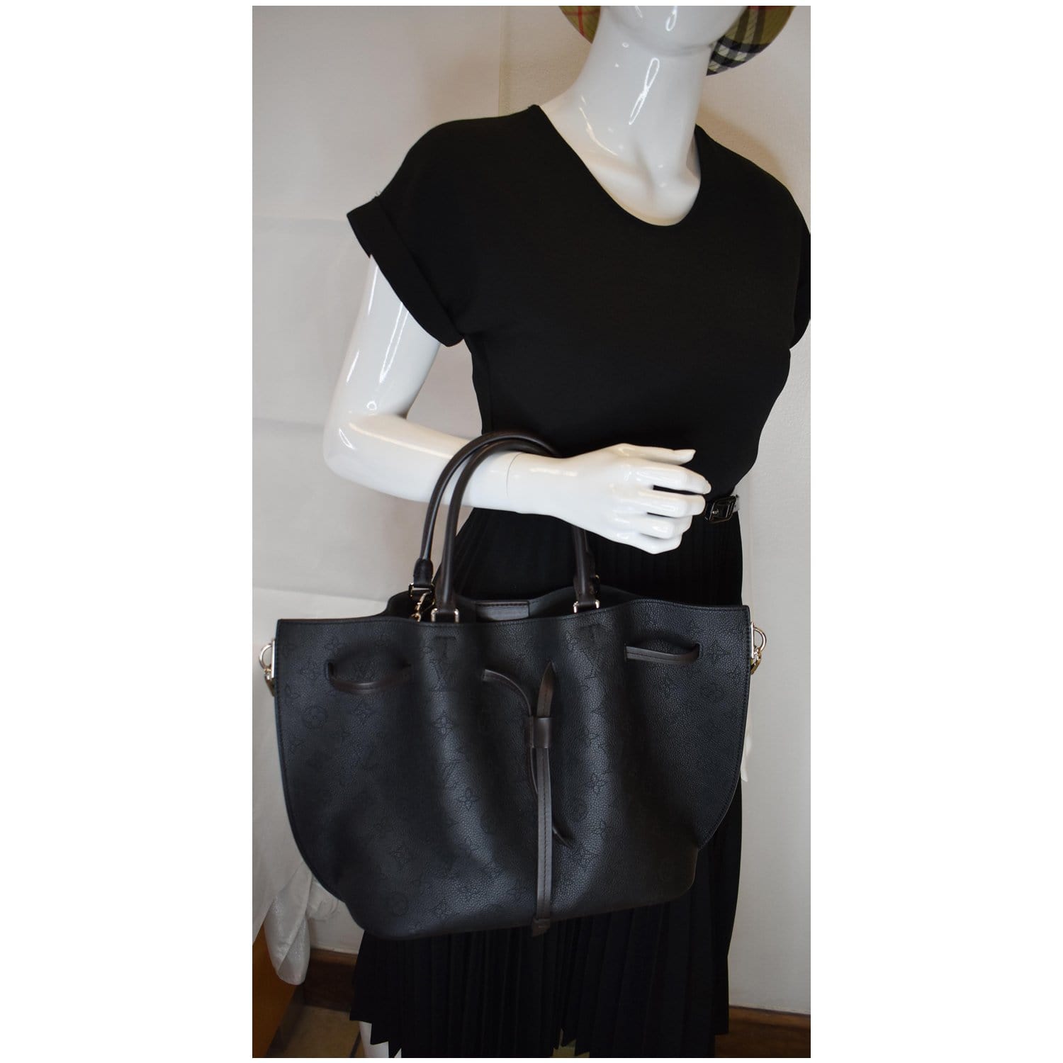 LOUIS VUITTON Girolata Monogram Mahina Leather Shoulder Bag Black