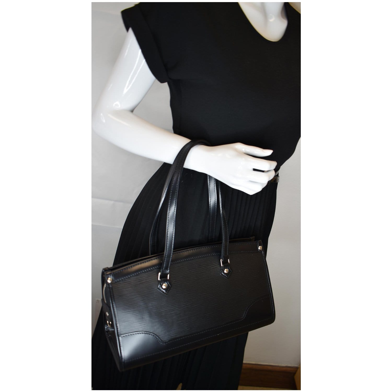 LOUIS VUITTON Madeleine PM Epi Leather Shoulder Bag Black