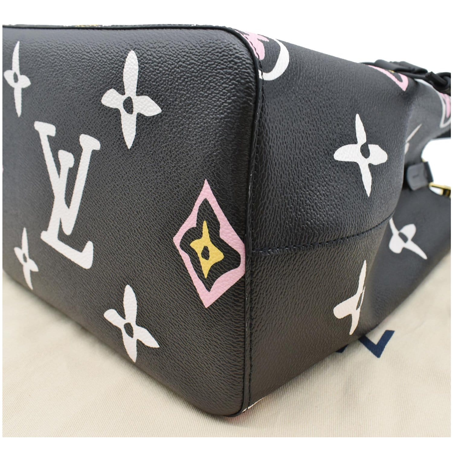 LOUIS VUITTON NeoNoe MM Wild At Heart Monogram Canvas Shoulder Bag Black