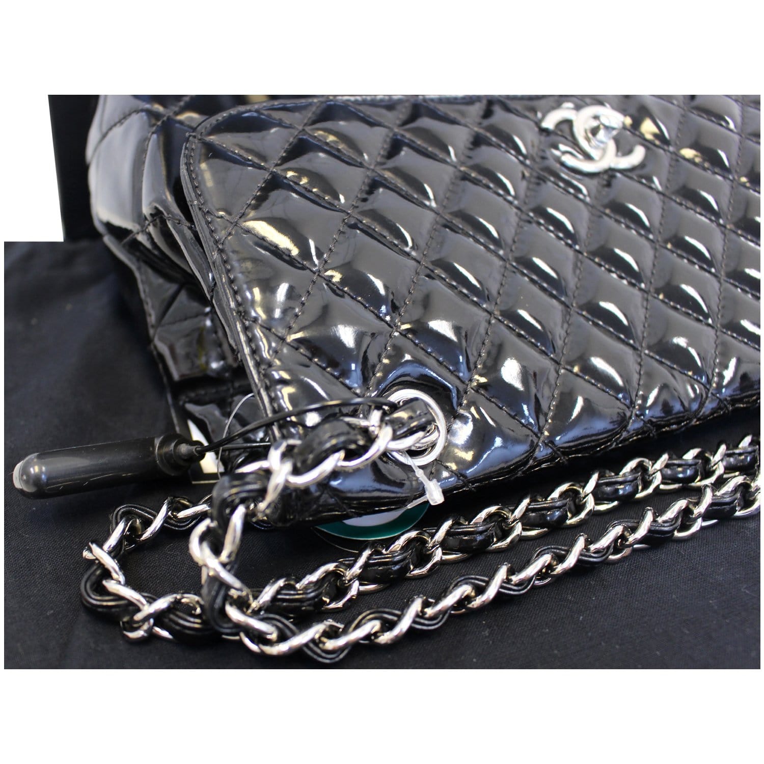 CHANEL Sac Rabat Patent Leather Shoulder Bag
