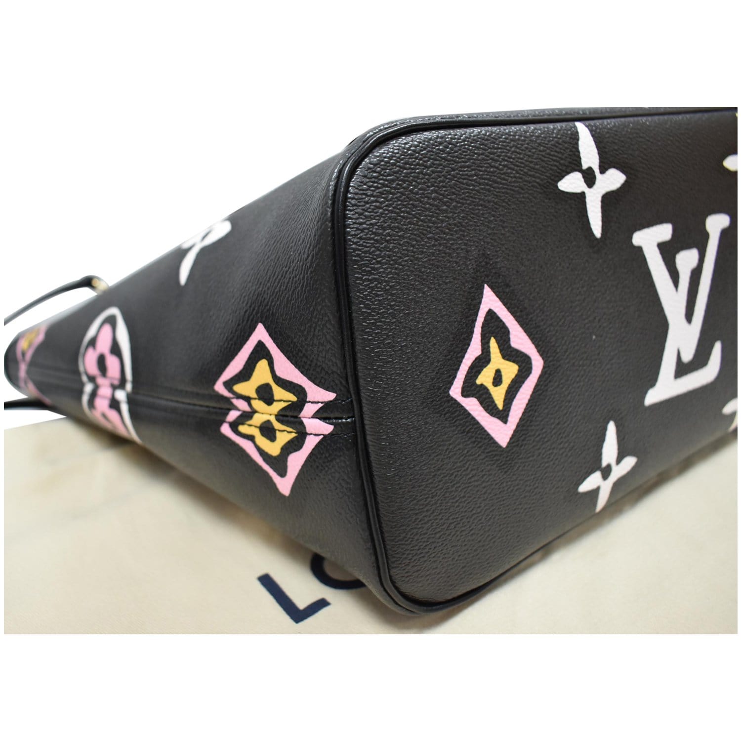 Louis Vuitton Neverfull MM Wild At Heart Monogram Giant Tote Bag Black