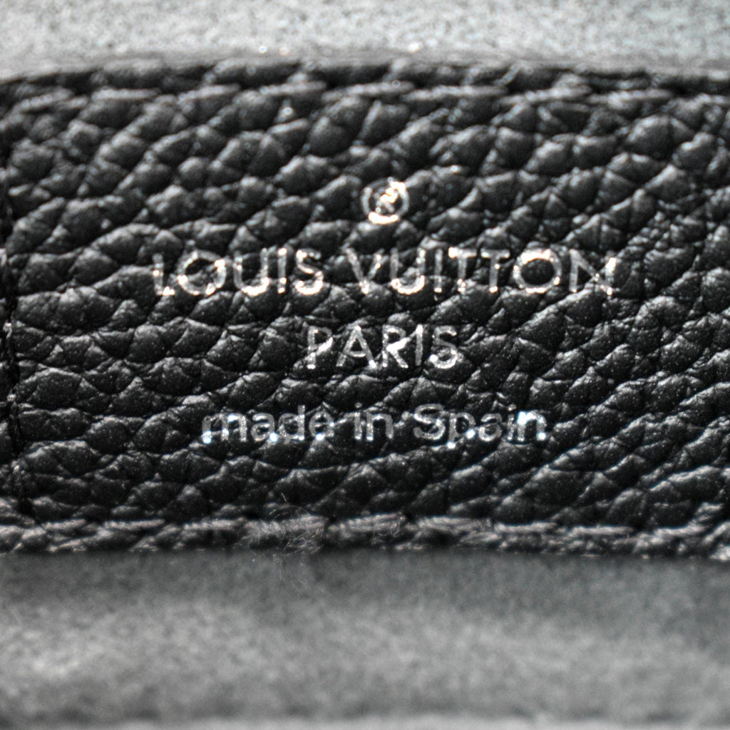 LOUIS VUITTON Beaubourg Mahina Leather Hobo Shoulder Bag Black