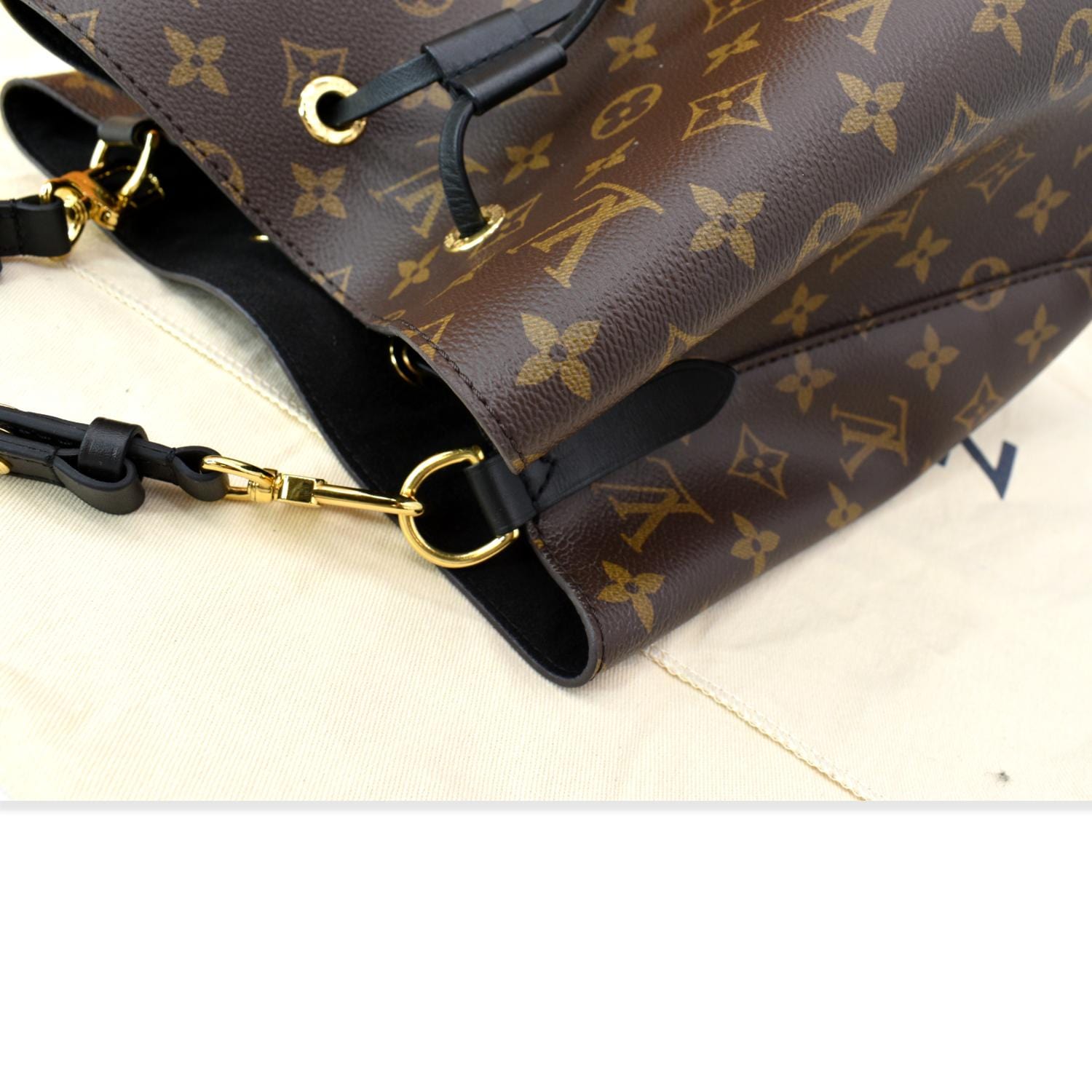 LOUIS VUITTON NeoNoe MM Monogram Canvas Shoulder Bag Brown