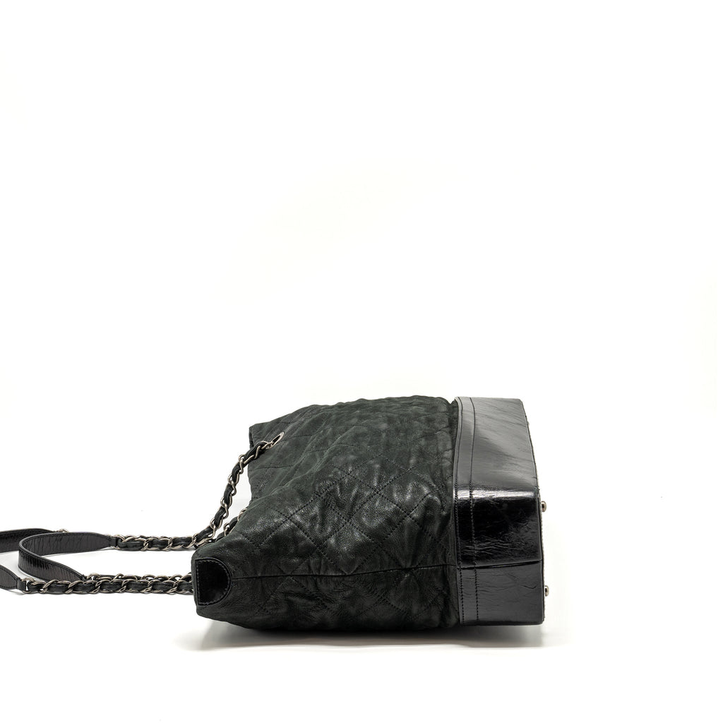 Chanel large quilted shoulder bag Calfskin black