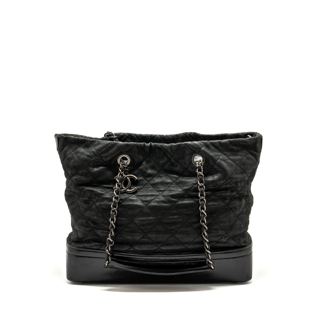 Chanel large quilted shoulder bag Calfskin black