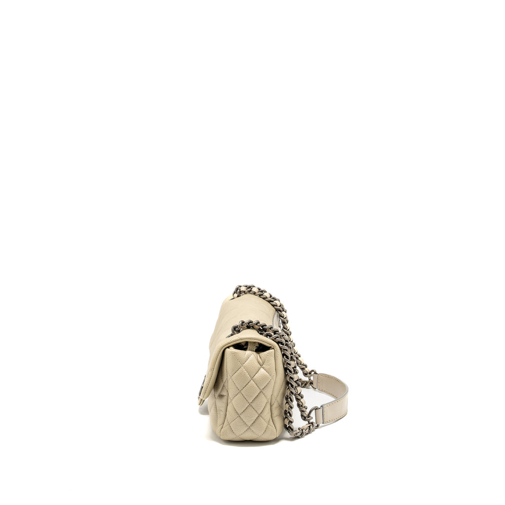 Chanel quilted flap shoulder bag caviar light beige ruthenium