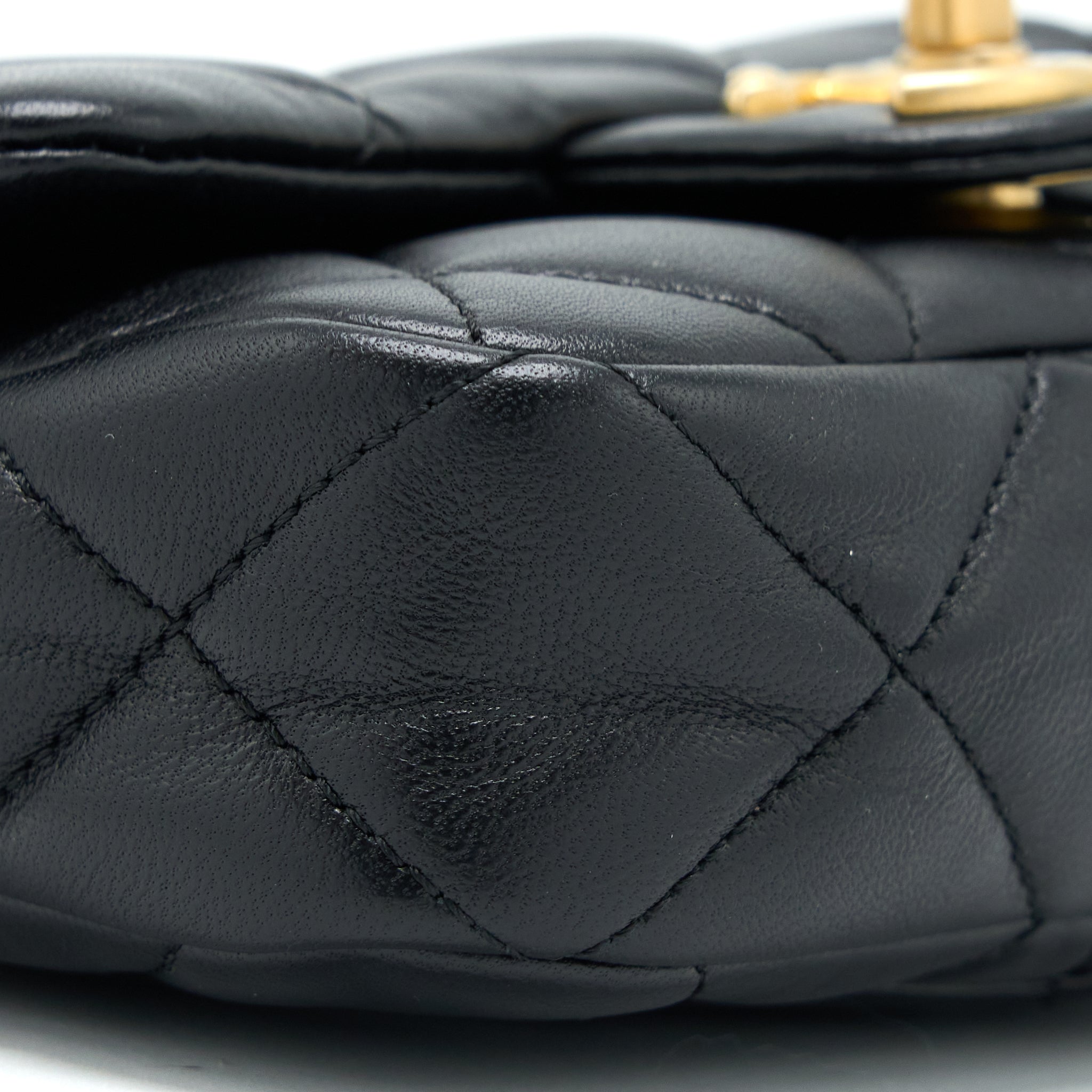 Chanel 22S Giant Chain Flap Shoulder Bag Lambskin Black  (Microchip)