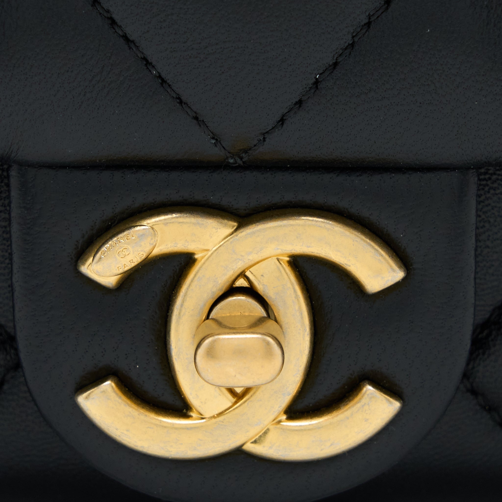 Chanel 22S Giant Chain Flap Shoulder Bag Lambskin Black  (Microchip)