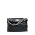 Chanel quilted leather with Chain Shoulder Bag Black