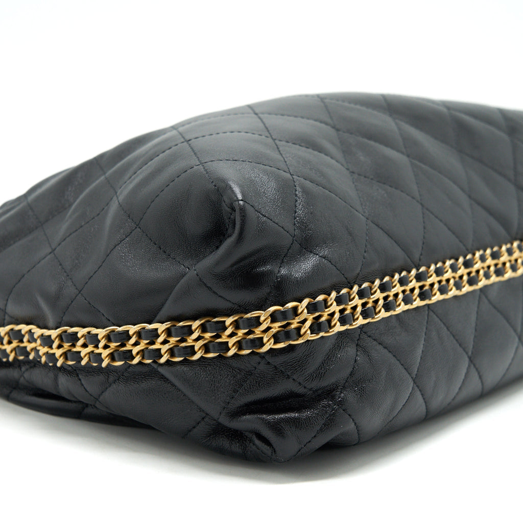 Chanel quilted shoulder bag lambskin black