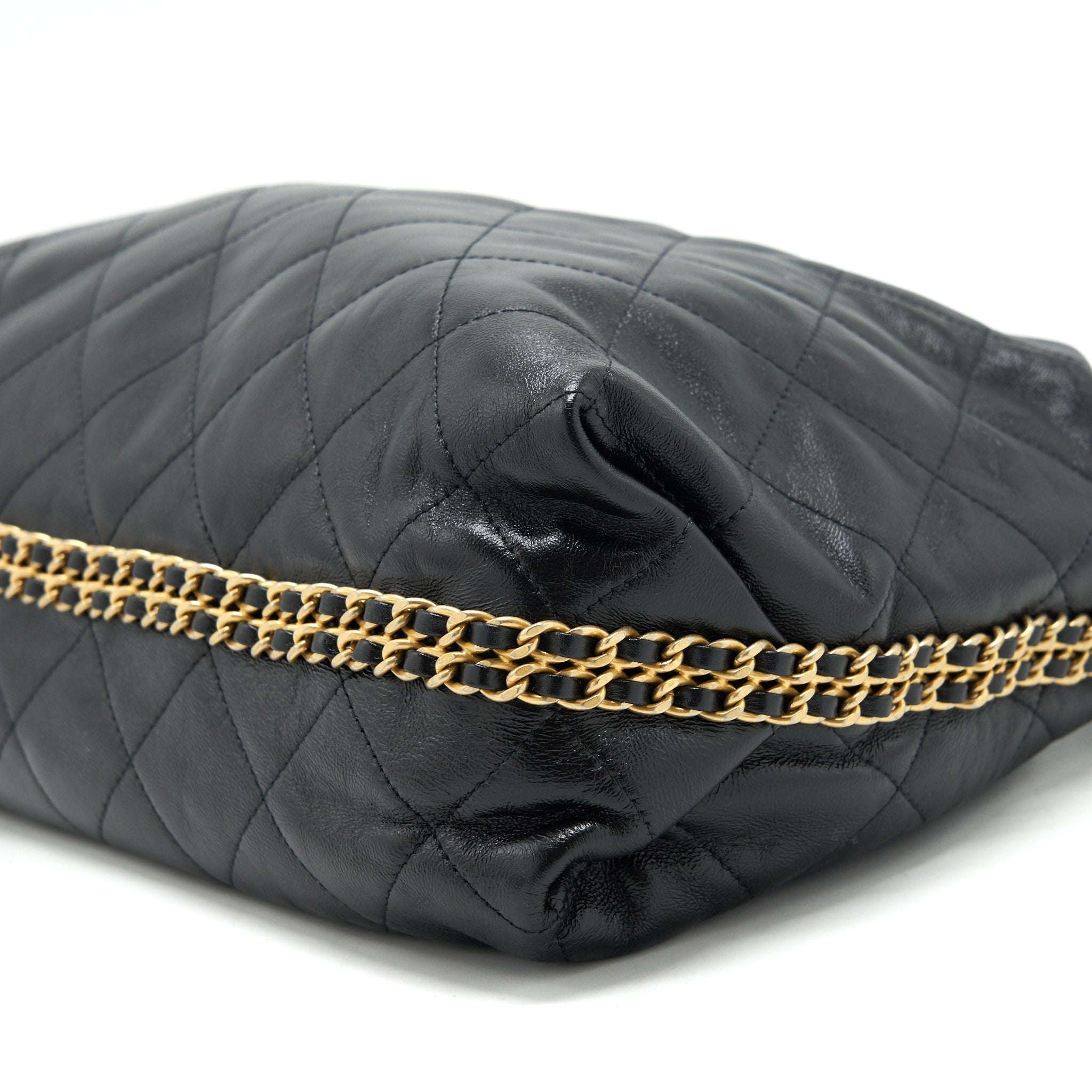 Chanel quilted shoulder bag lambskin black