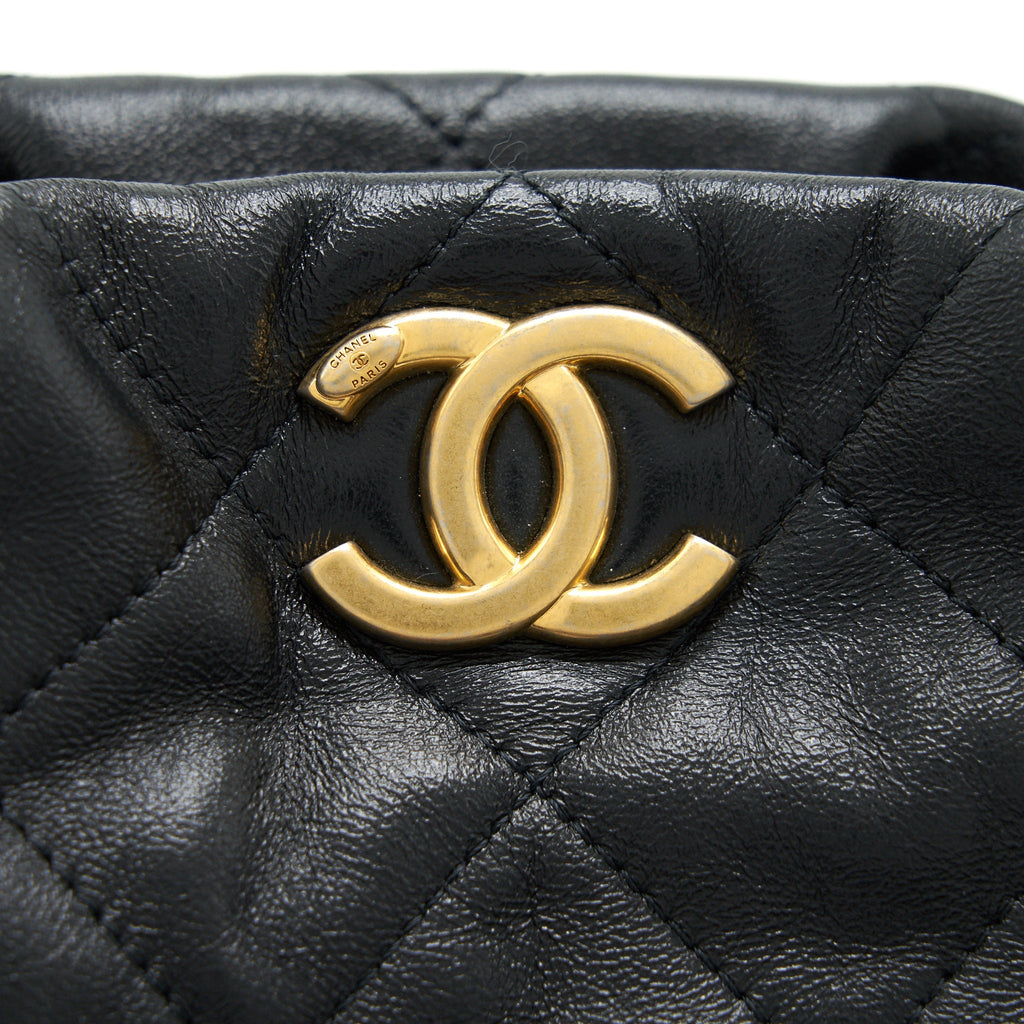 Chanel quilted shoulder bag lambskin black