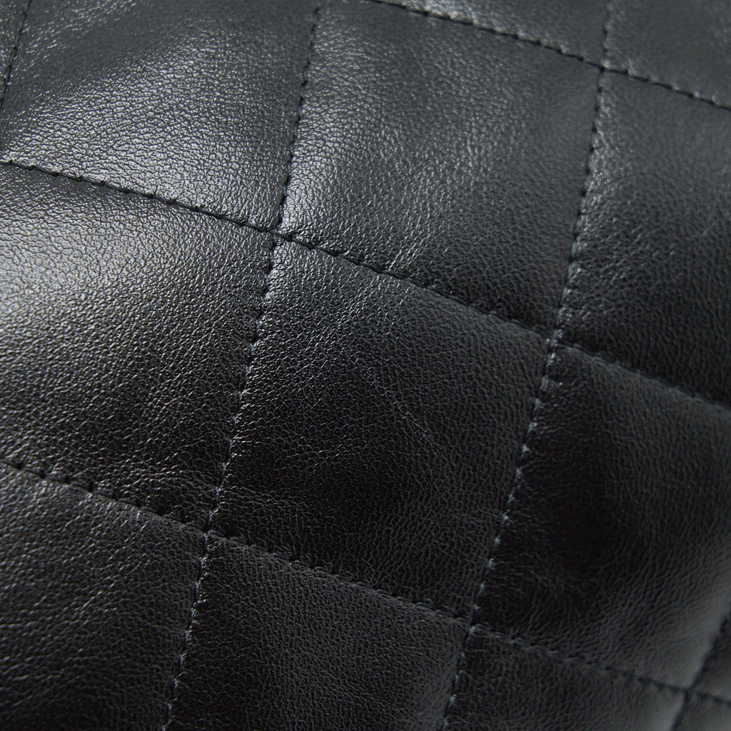 Chanel quilted shoulder bag lambskin black