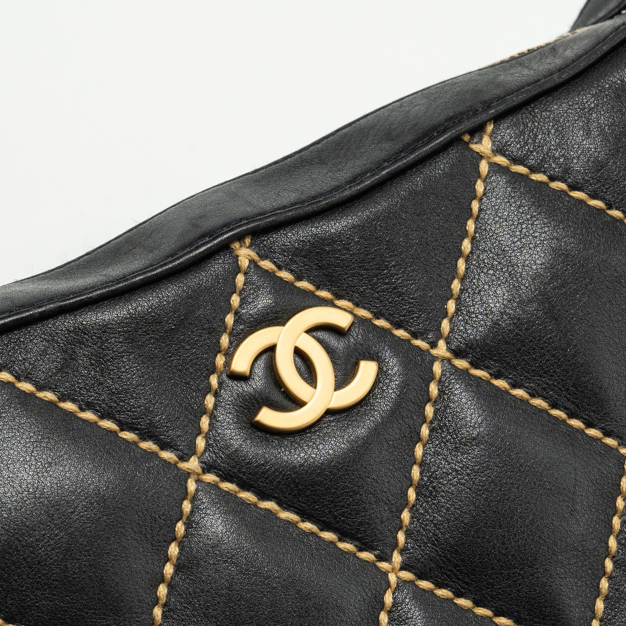 Chanel vintage quilted zip shoulder bag calfskin black