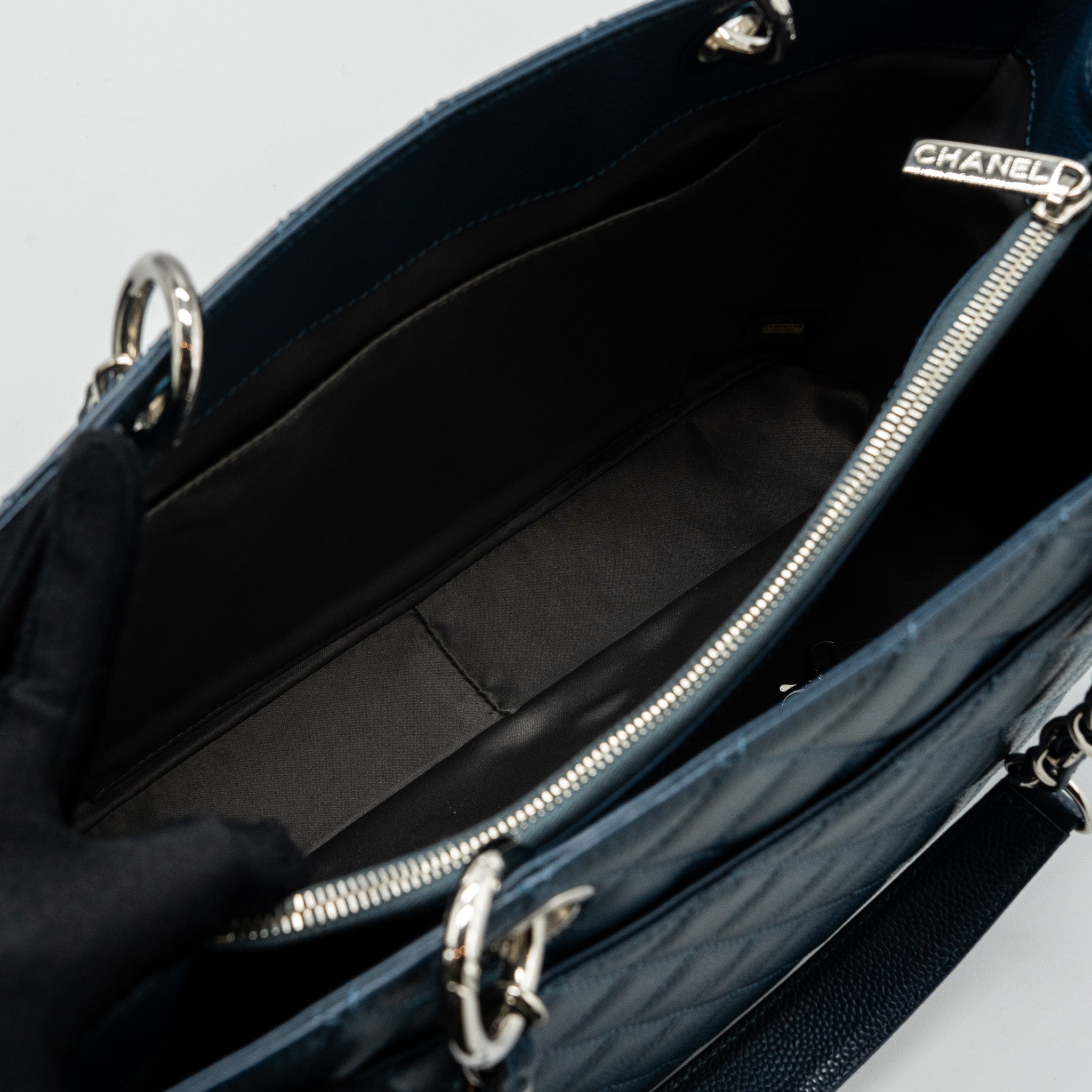 Chanel Grand Shopping Tote/ GST Caviar Dark Blue