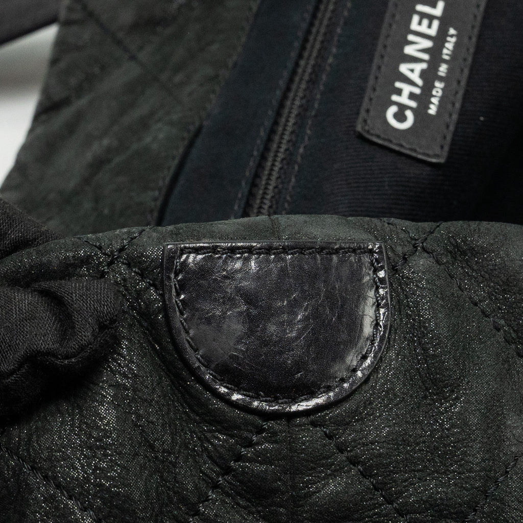Chanel large quilted shoulder bag Calfskin black