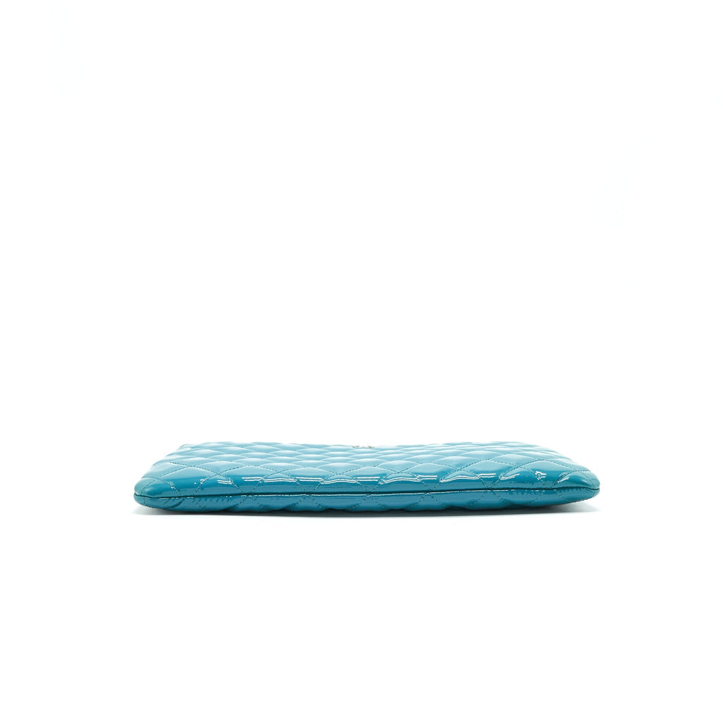CHANEL QUILTED LEATHER CLUTCH BAG IN PATENT BLUE