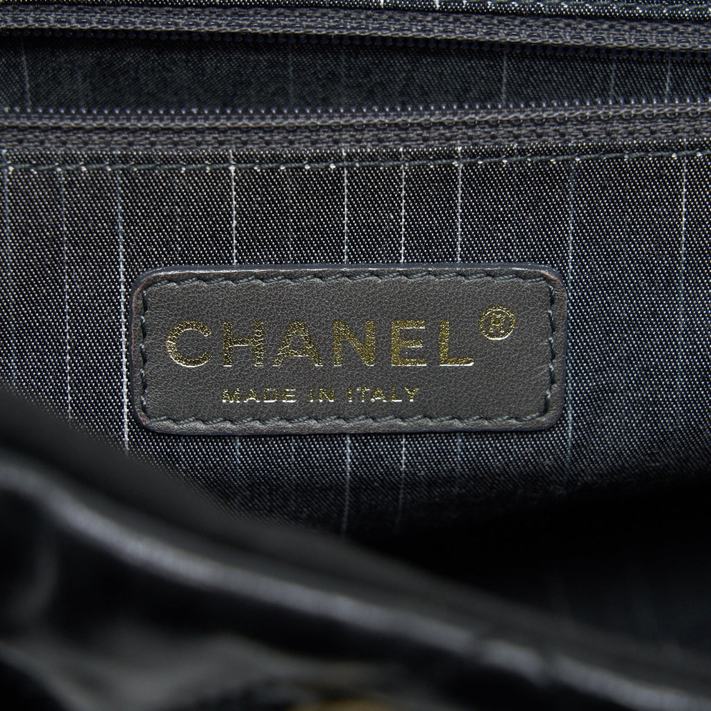 Chanel Calfskin Tote bag with Chain black and Red