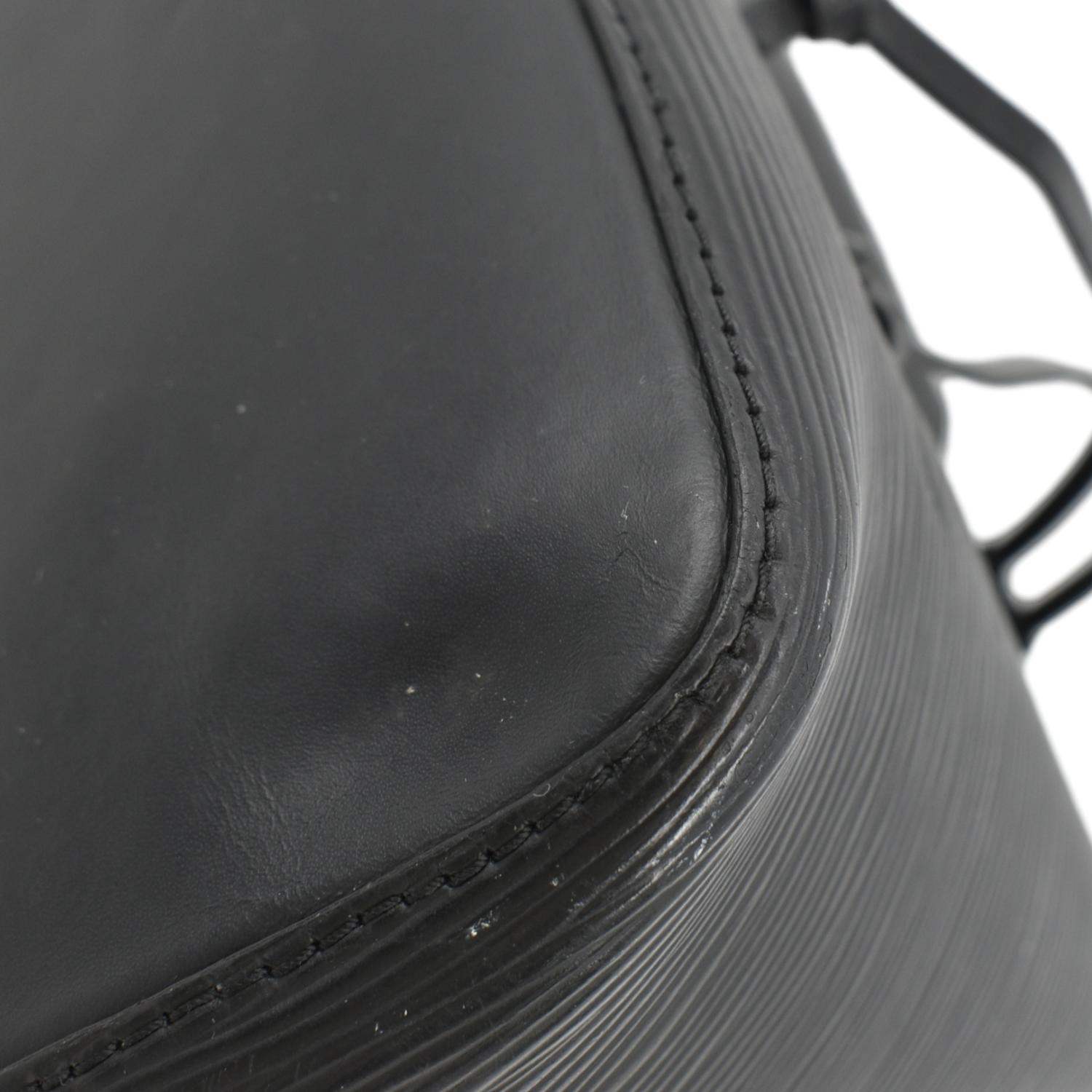 LOUIS VUITTON NeoNoe Epi Leather Shoulder Bag Black