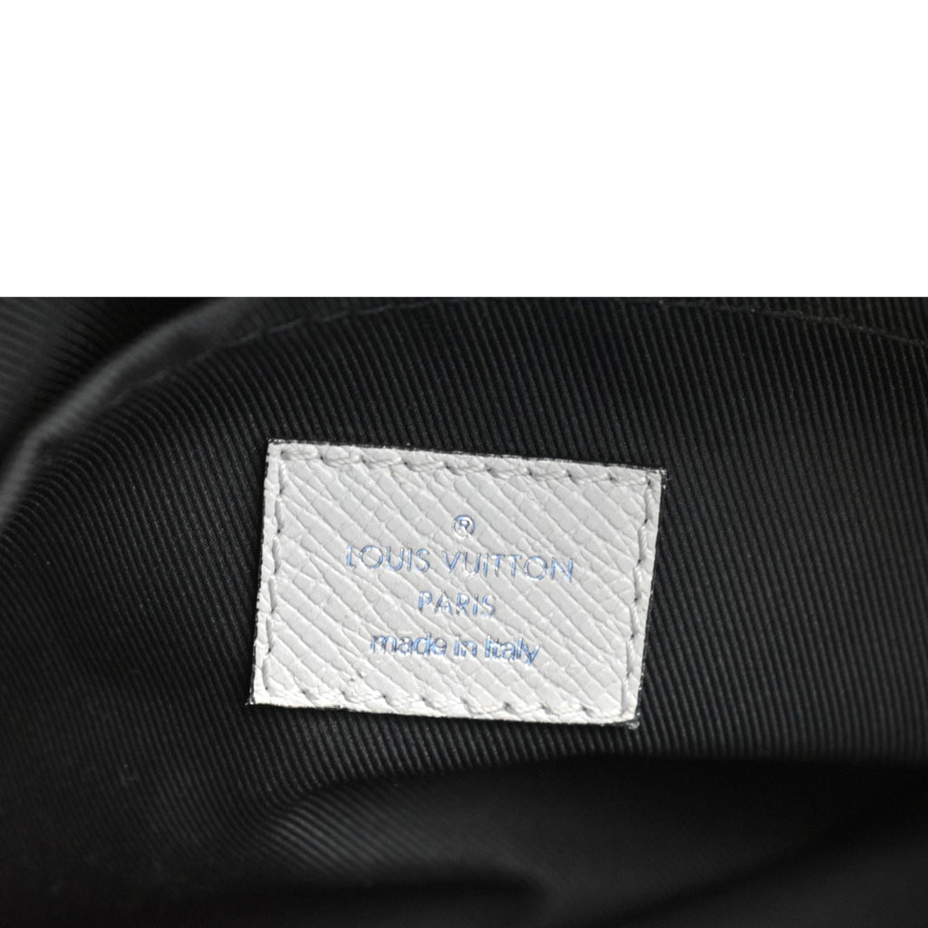 LOUIS VUITTON Outdoor Messenger Monogram Taiga Leather Shoulder Bag Antartica
