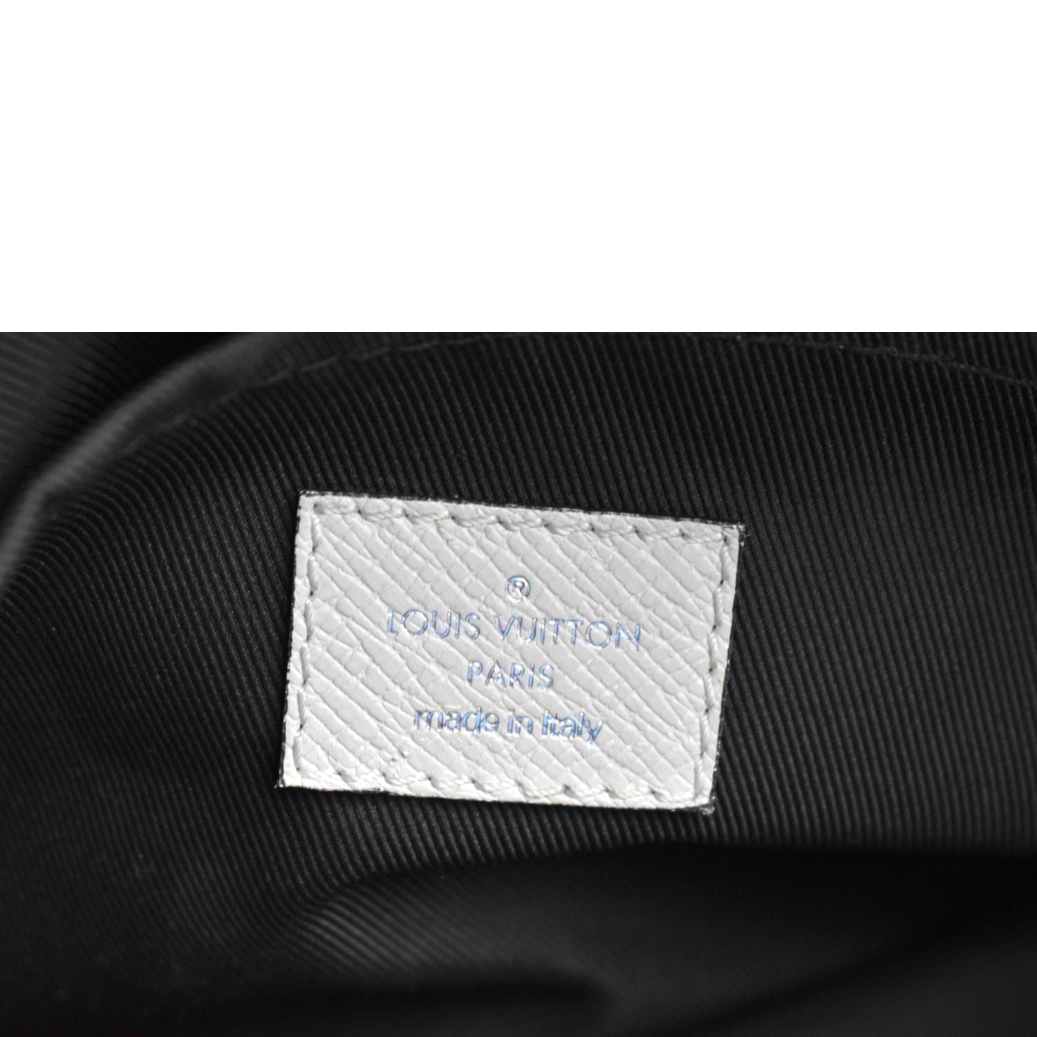 LOUIS VUITTON Outdoor Messenger Monogram Taiga Leather Shoulder Bag Antartica