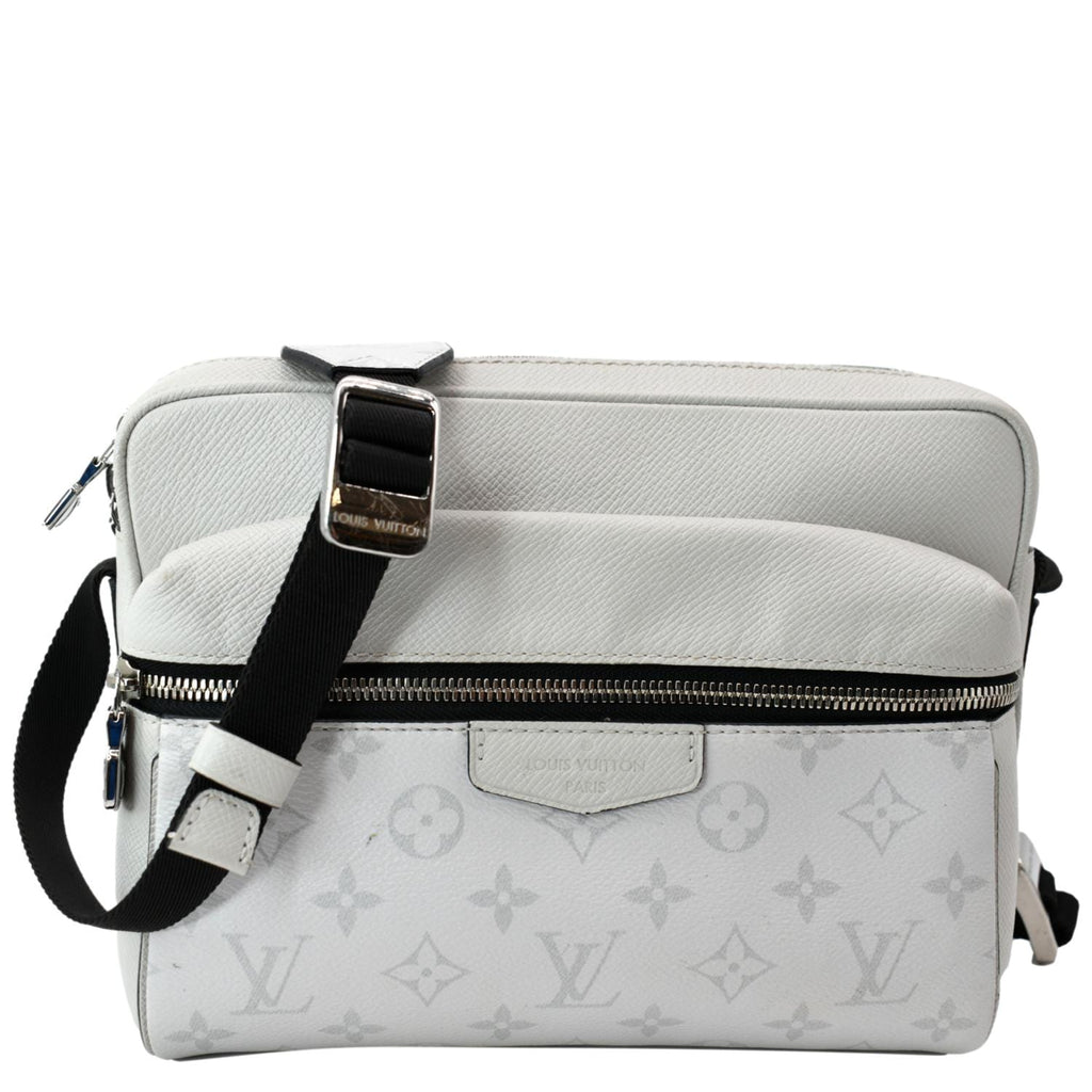 LOUIS VUITTON Outdoor Messenger Monogram Taiga Leather Shoulder Bag Antartica
