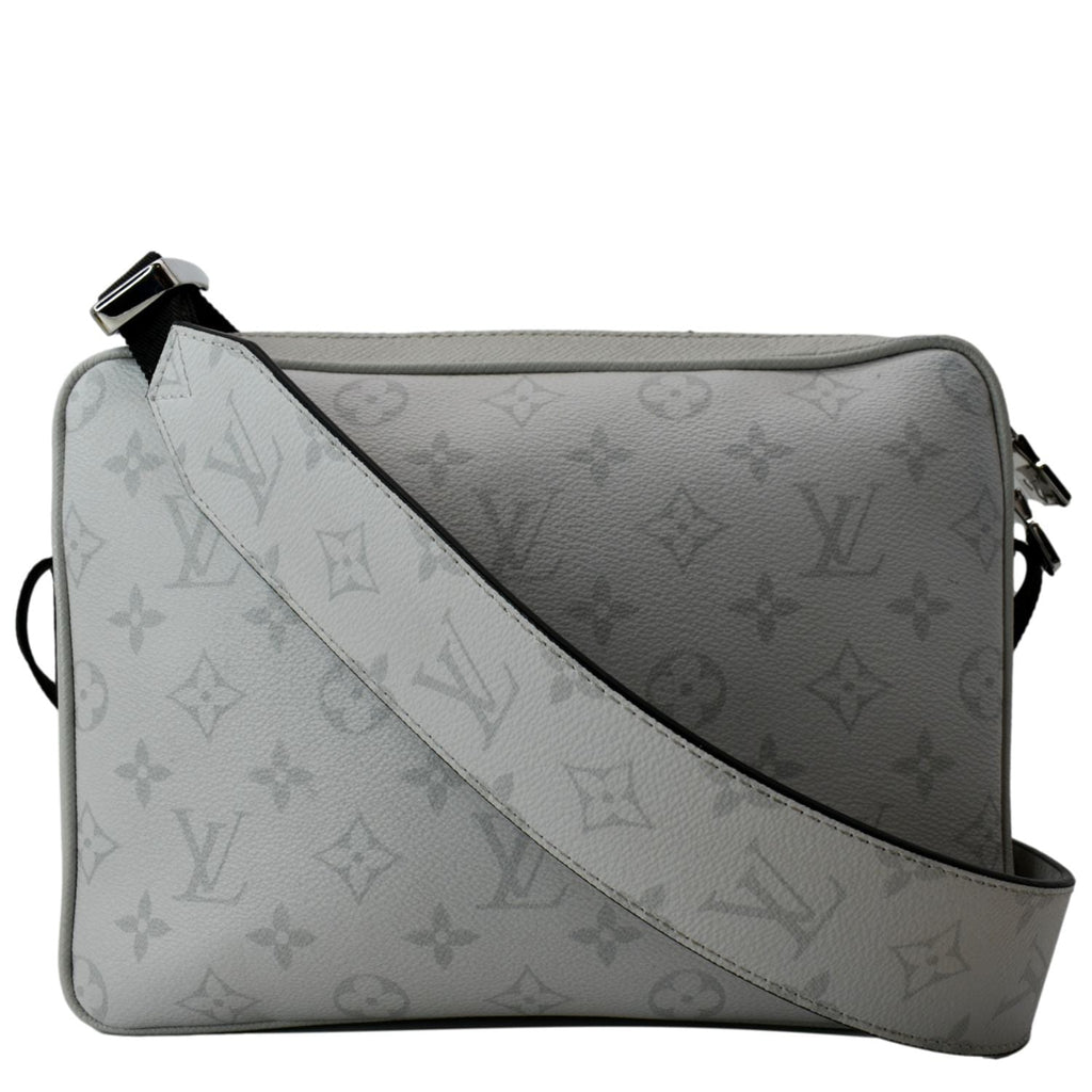 LOUIS VUITTON Outdoor Messenger Monogram Taiga Leather Shoulder Bag Antartica