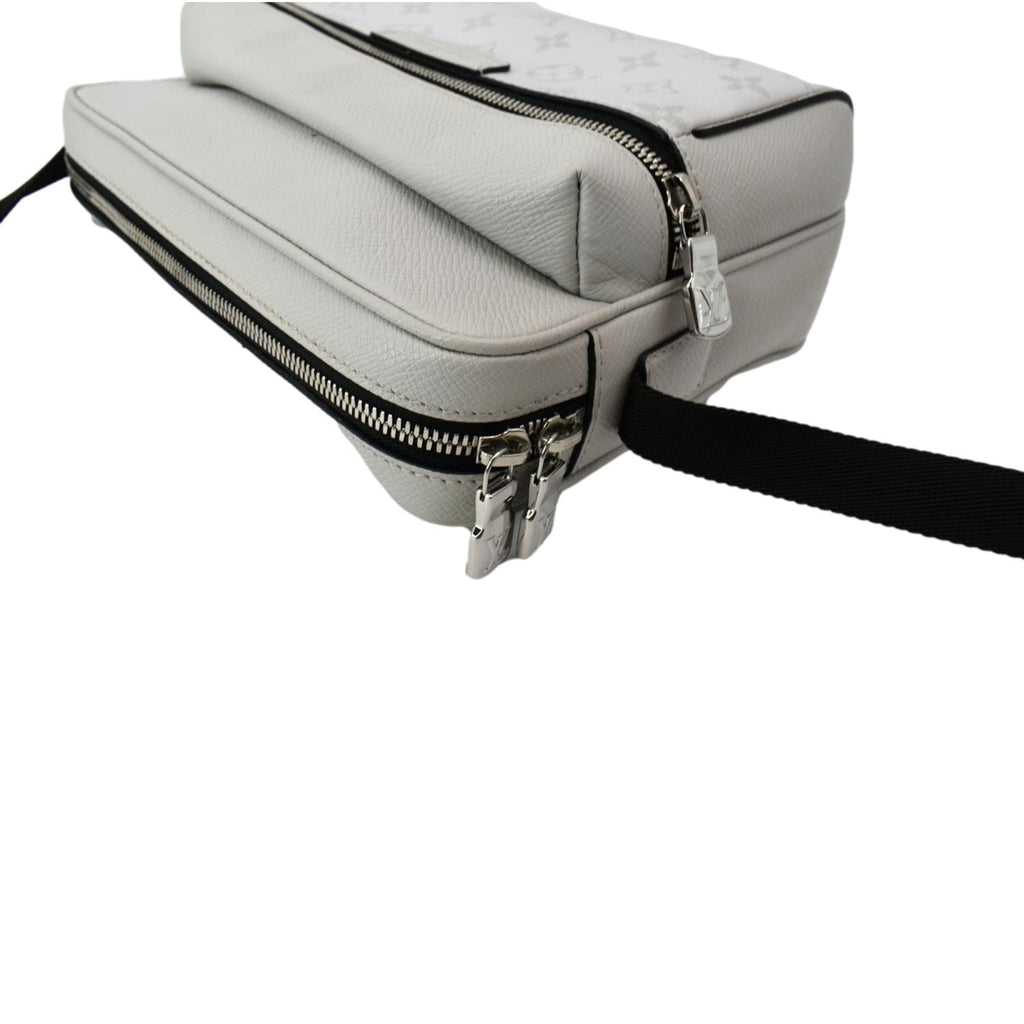 LOUIS VUITTON Outdoor Messenger Monogram Taiga Leather Shoulder Bag Antartica
