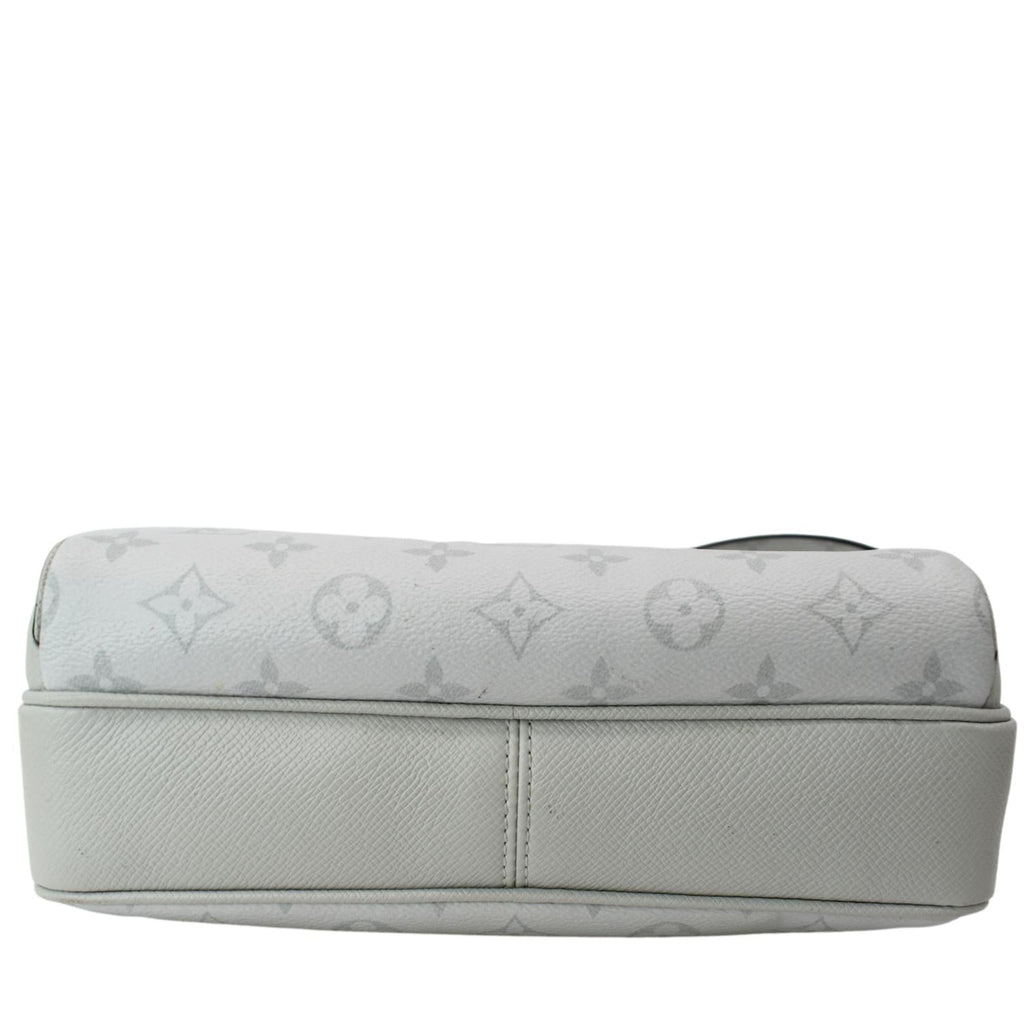 LOUIS VUITTON Outdoor Messenger Monogram Taiga Leather Shoulder Bag Antartica