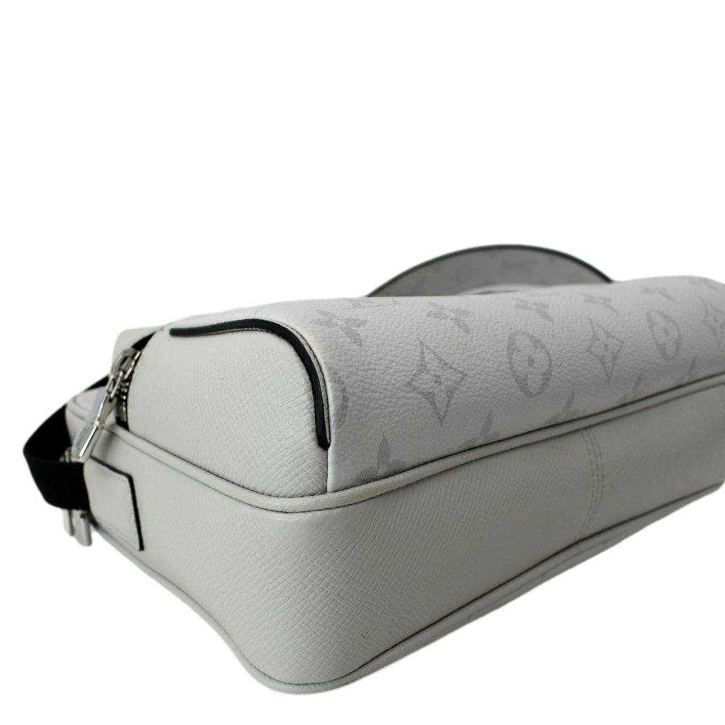 LOUIS VUITTON Outdoor Messenger Monogram Taiga Leather Shoulder Bag Antartica