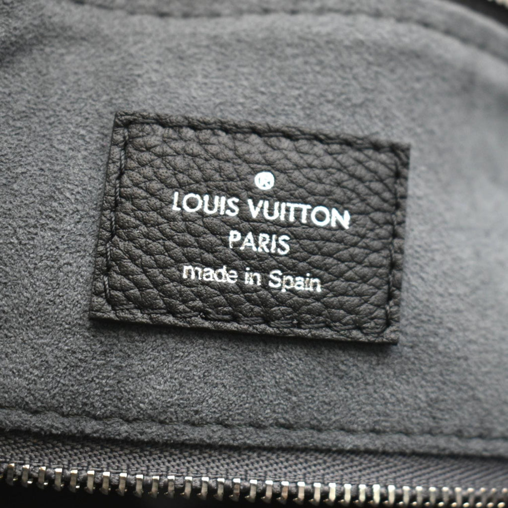 LOUIS VUITTON Beaubourg Mahina MM Leather Hobo Shoulder Bag Black
