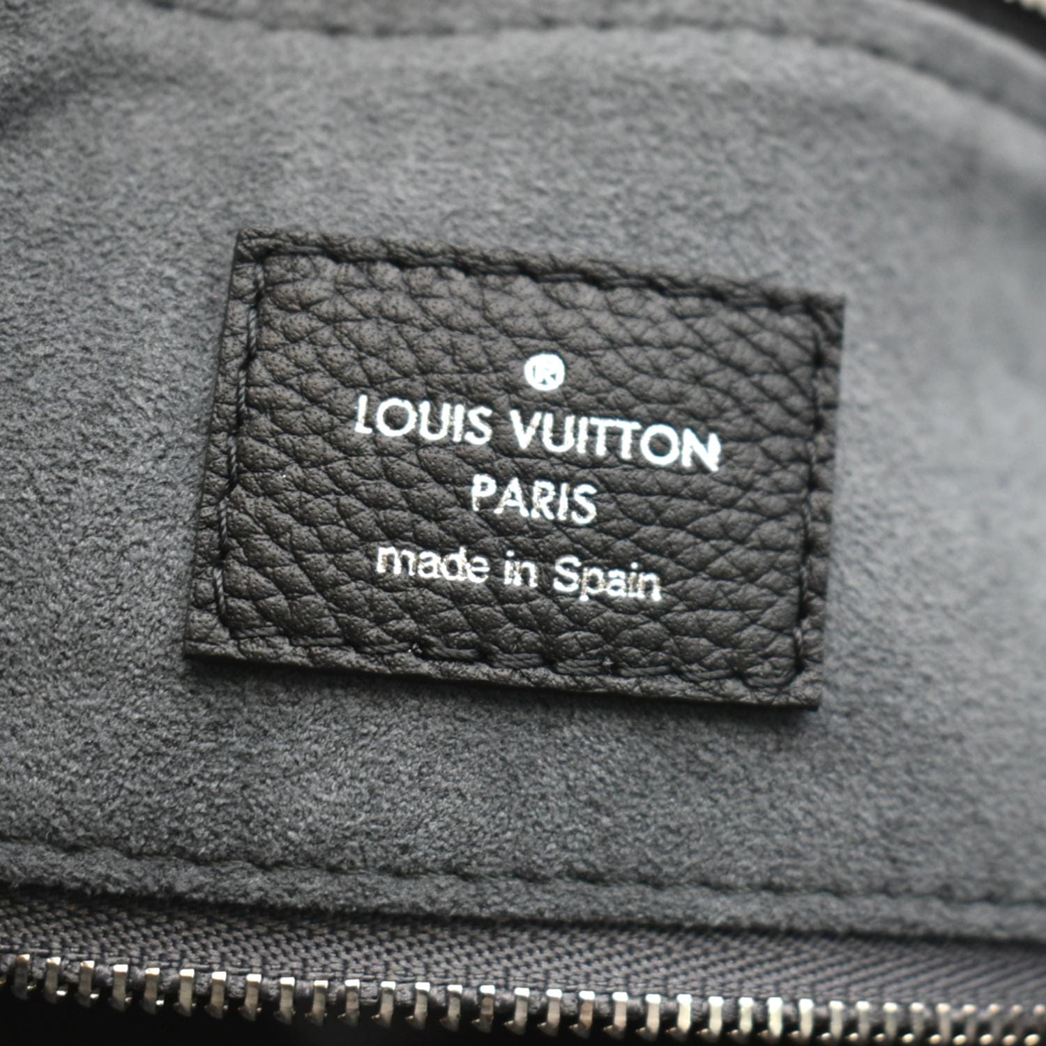 LOUIS VUITTON Beaubourg Mahina MM Leather Hobo Shoulder Bag Black