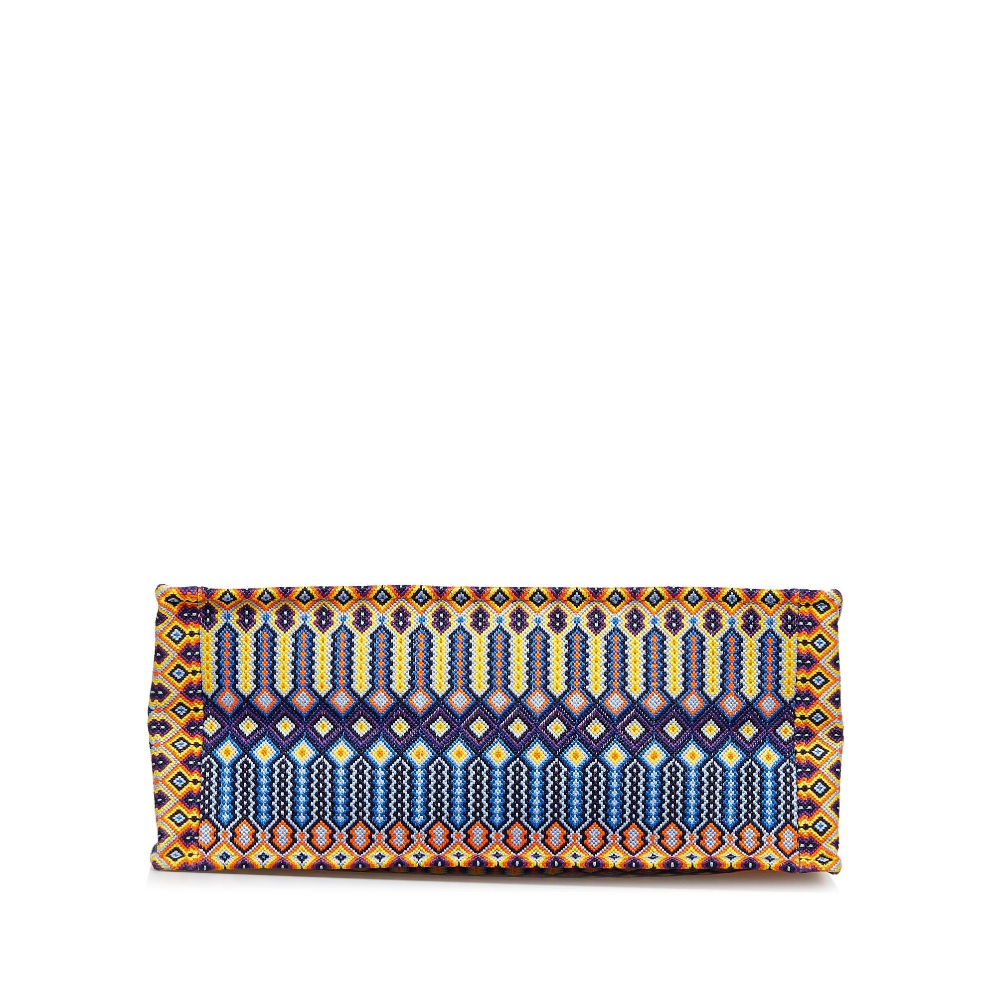 Dior Large Multicolor Embroidered Book Tote (SHG-GboZYw)
