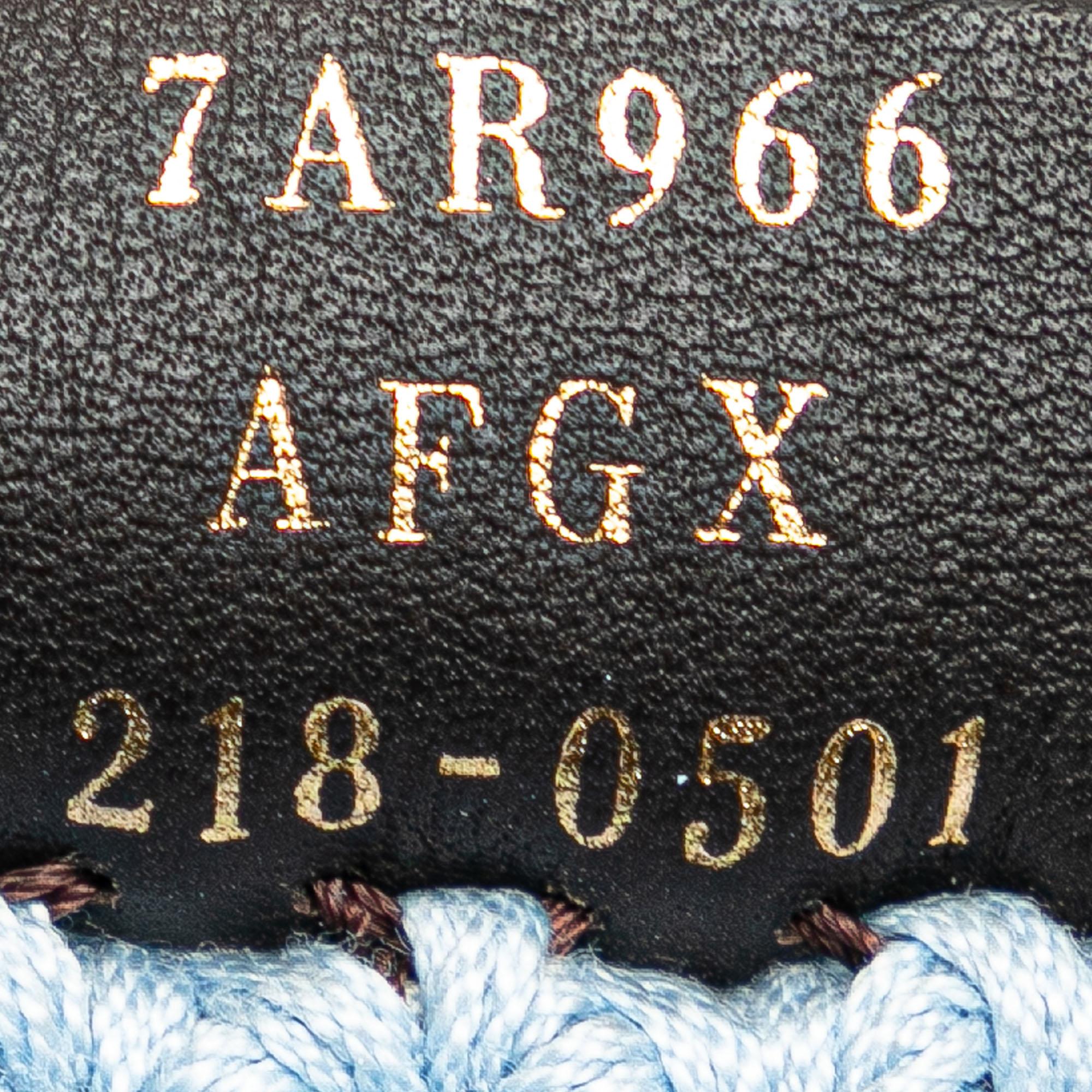 Fendi Crochet Baguette Phone Bag (SHG-MmCVjm)