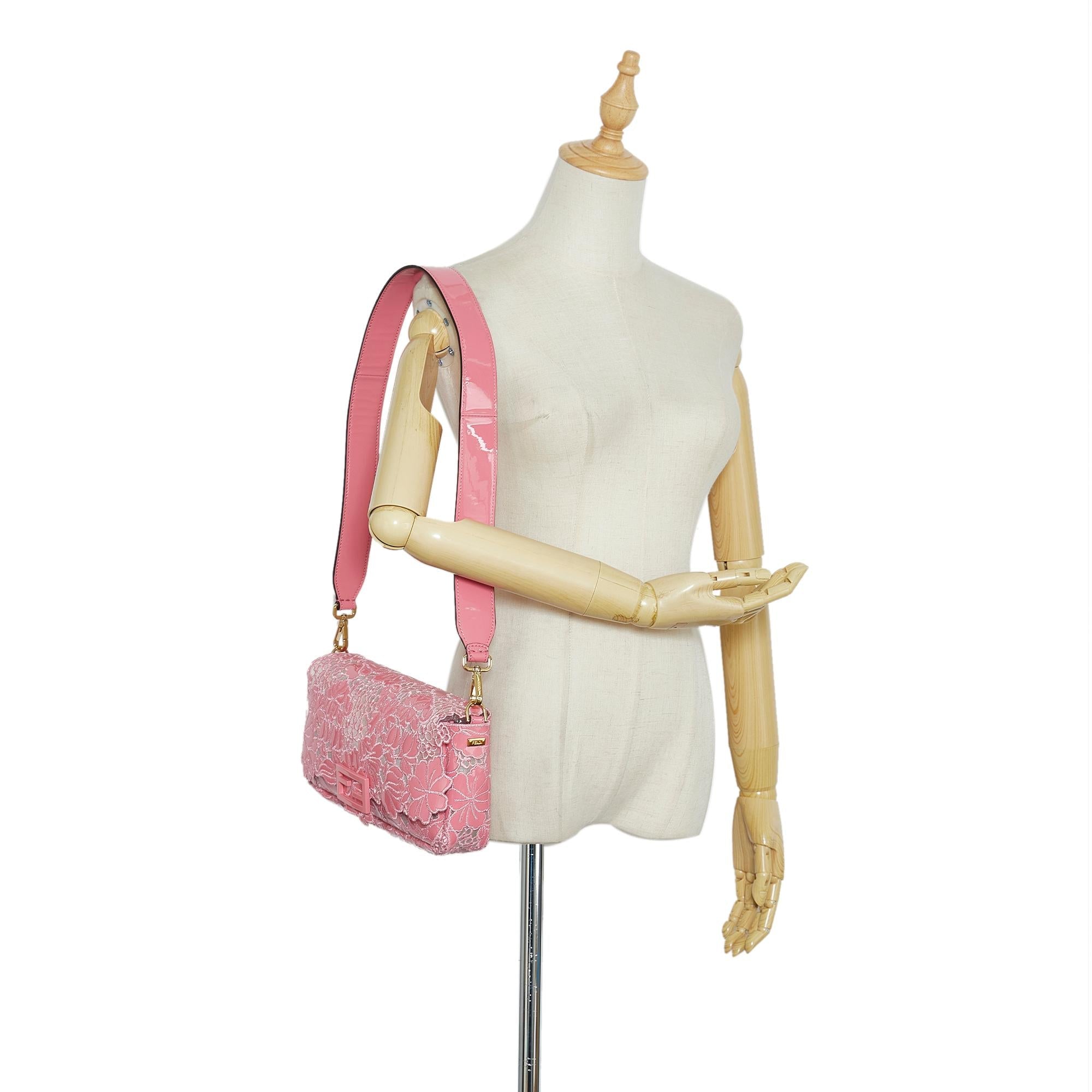 Fendi Embroidered Lace Baguette (SHG-PcQc93)