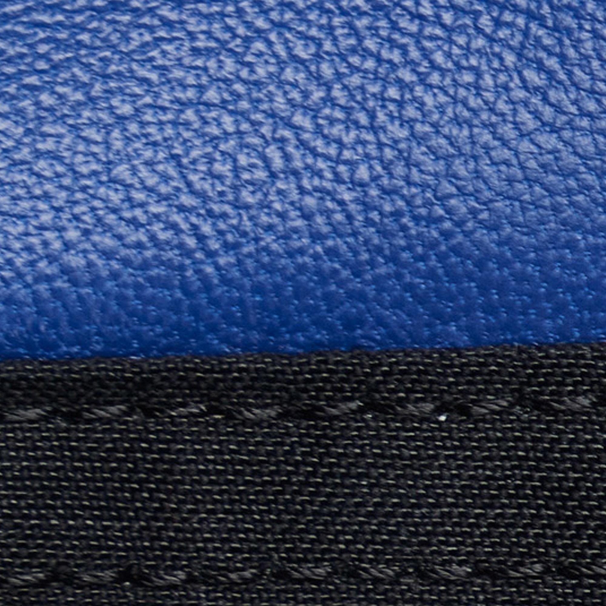Fendi FF Embossed Baguette (SHG-P97pM4)