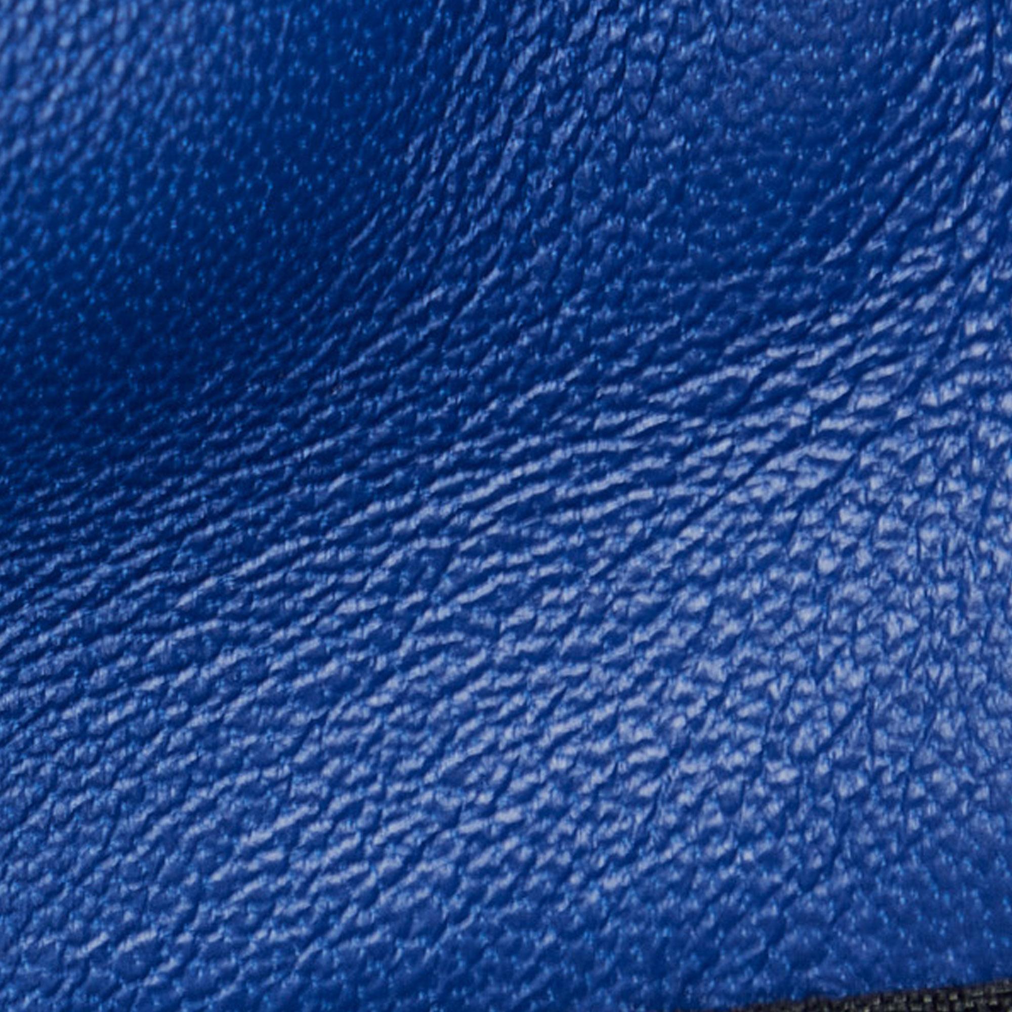 Fendi FF Embossed Baguette (SHG-P97pM4)