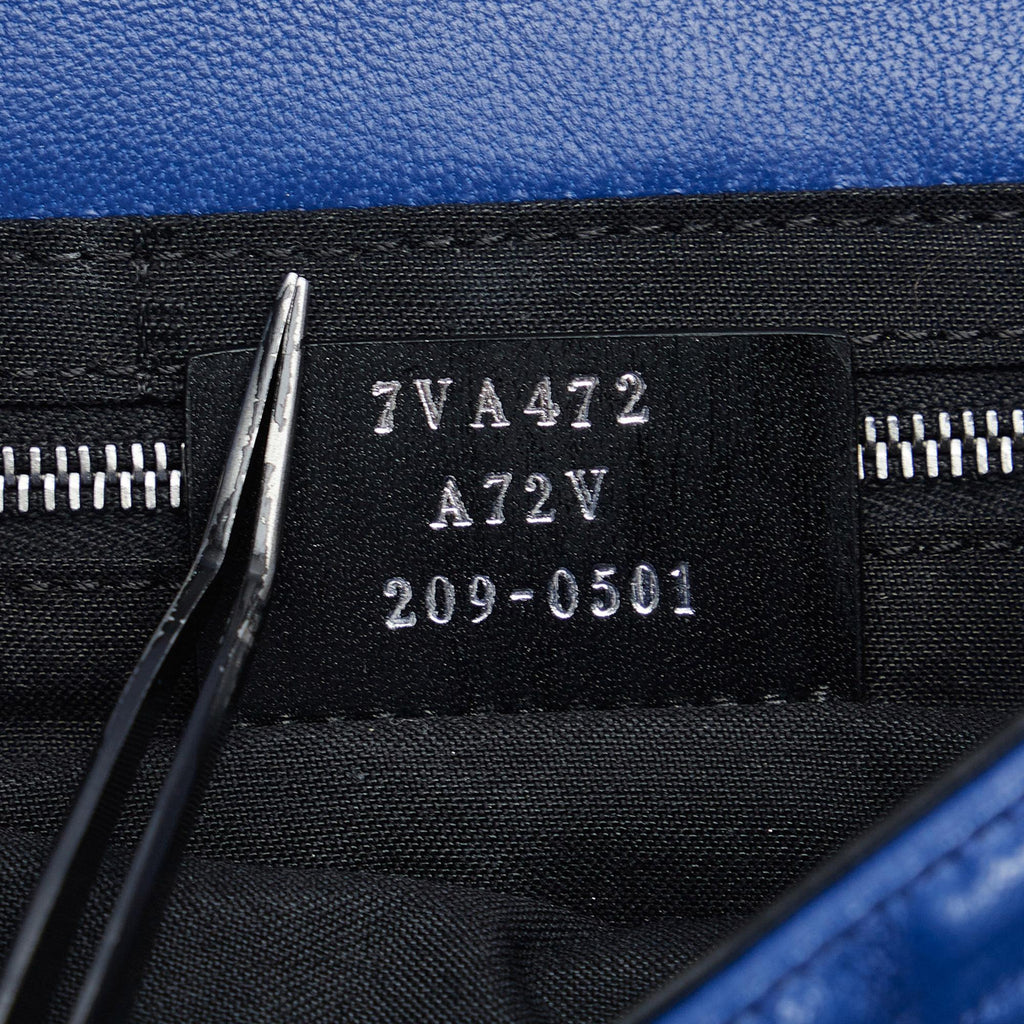 Fendi FF Embossed Baguette (SHG-hKCSA6)
