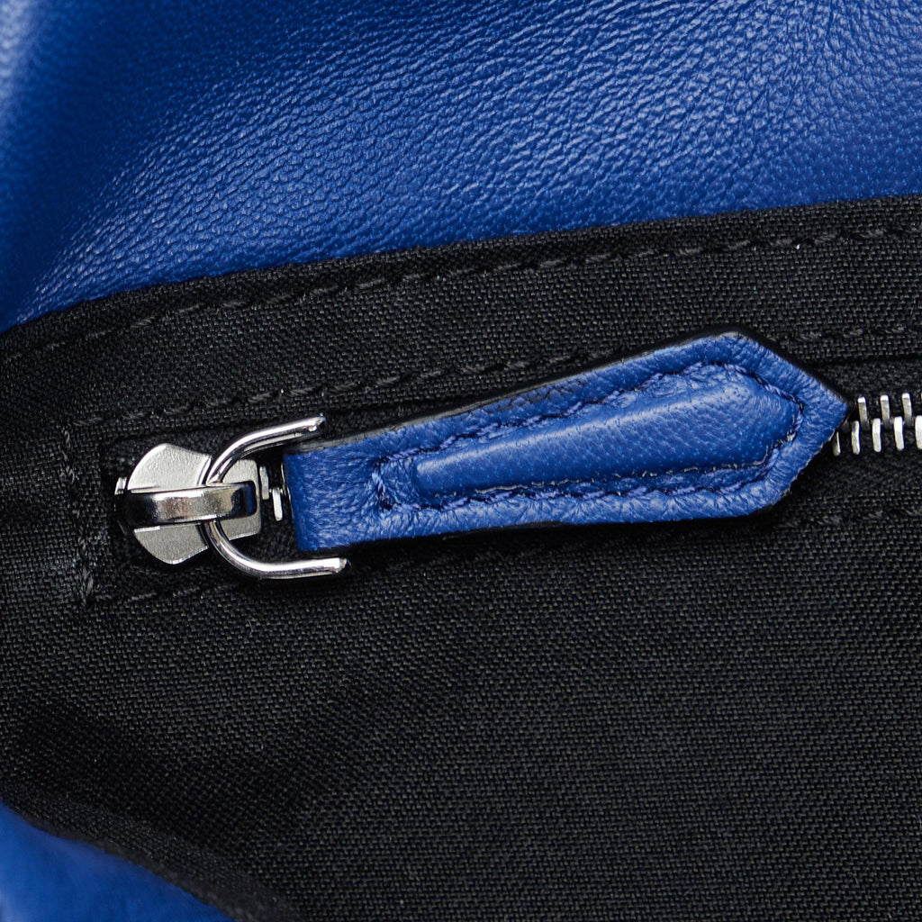 Fendi FF Embossed Baguette (SHG-hKCSA6)