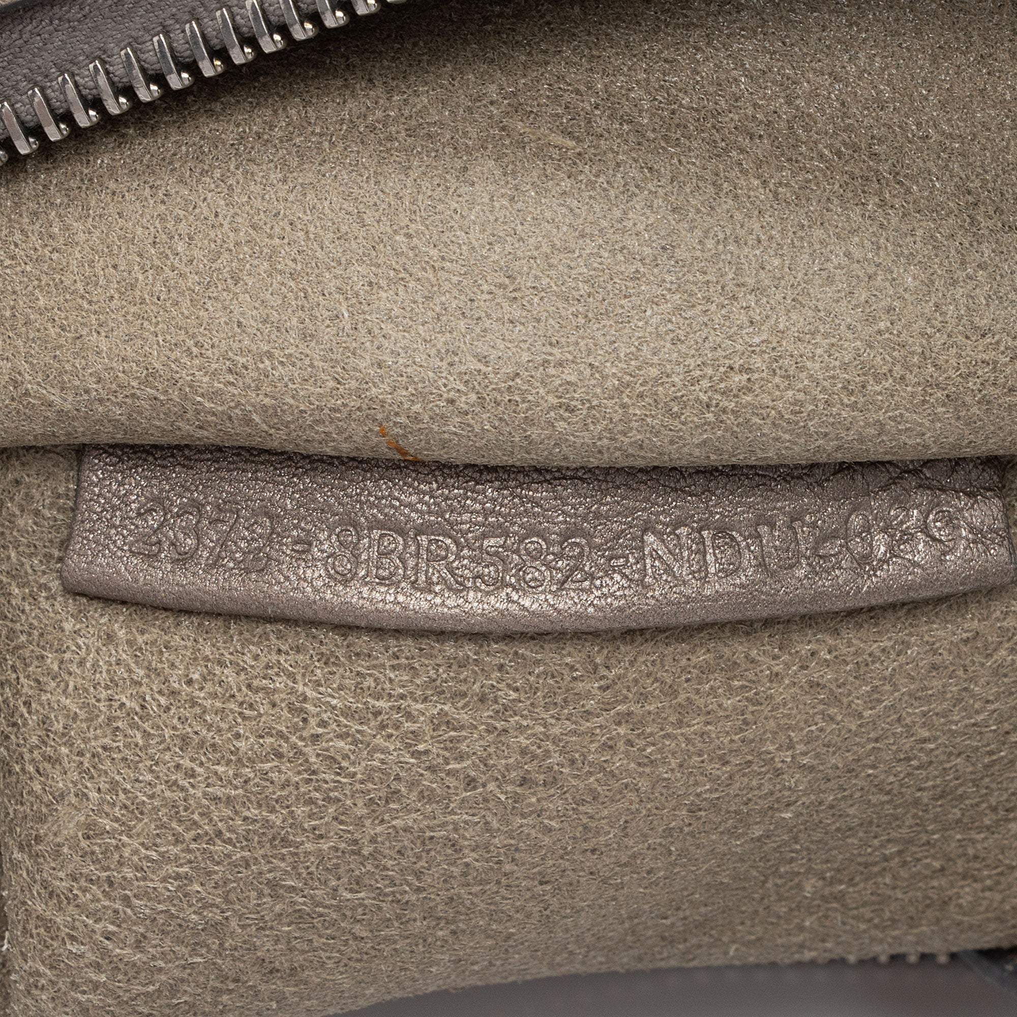 Fendi Leather Selleria Hobo (SHF-HKCQsO)