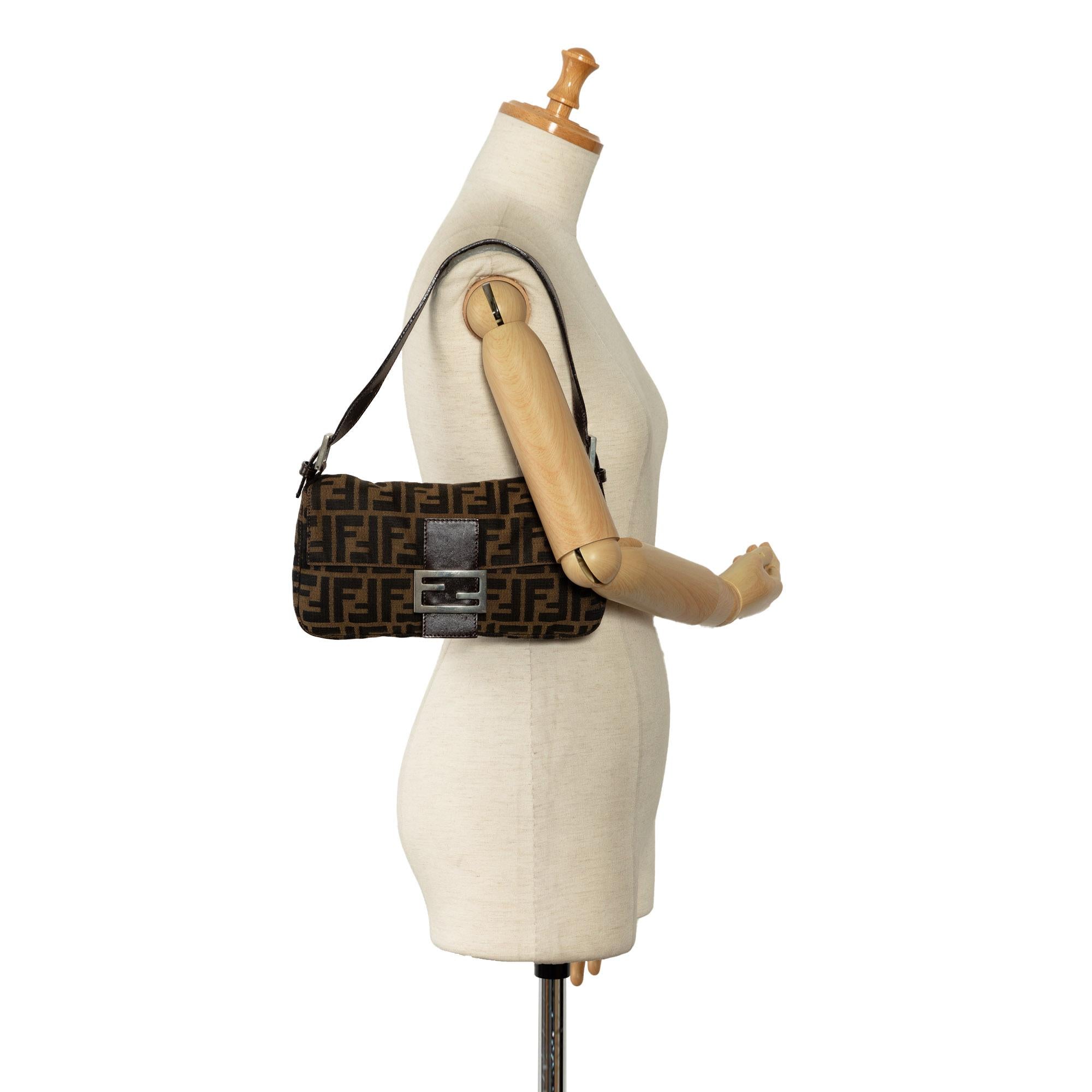Fendi Zucca Canvas Baguette (SHG-3KbD7q)