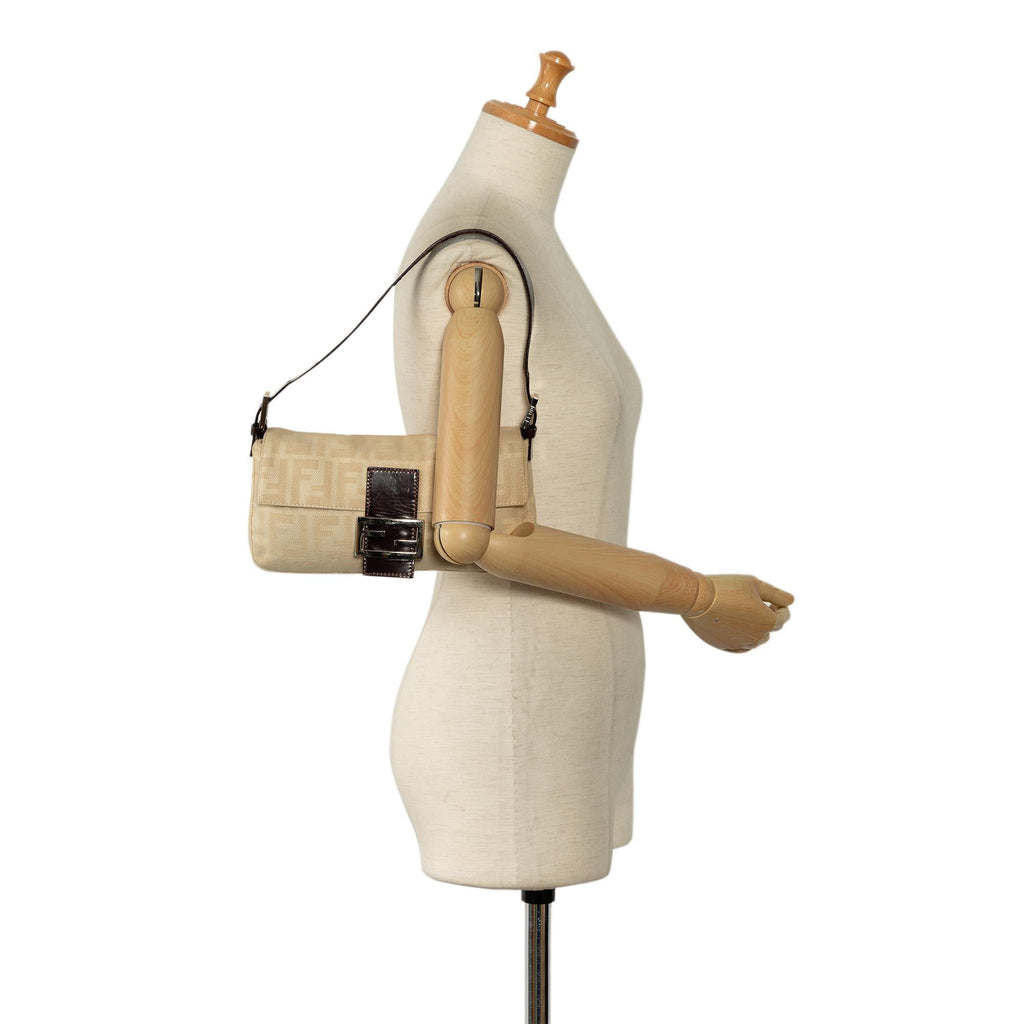 Fendi Zucca Canvas Baguette (SHG-jHAKjs)